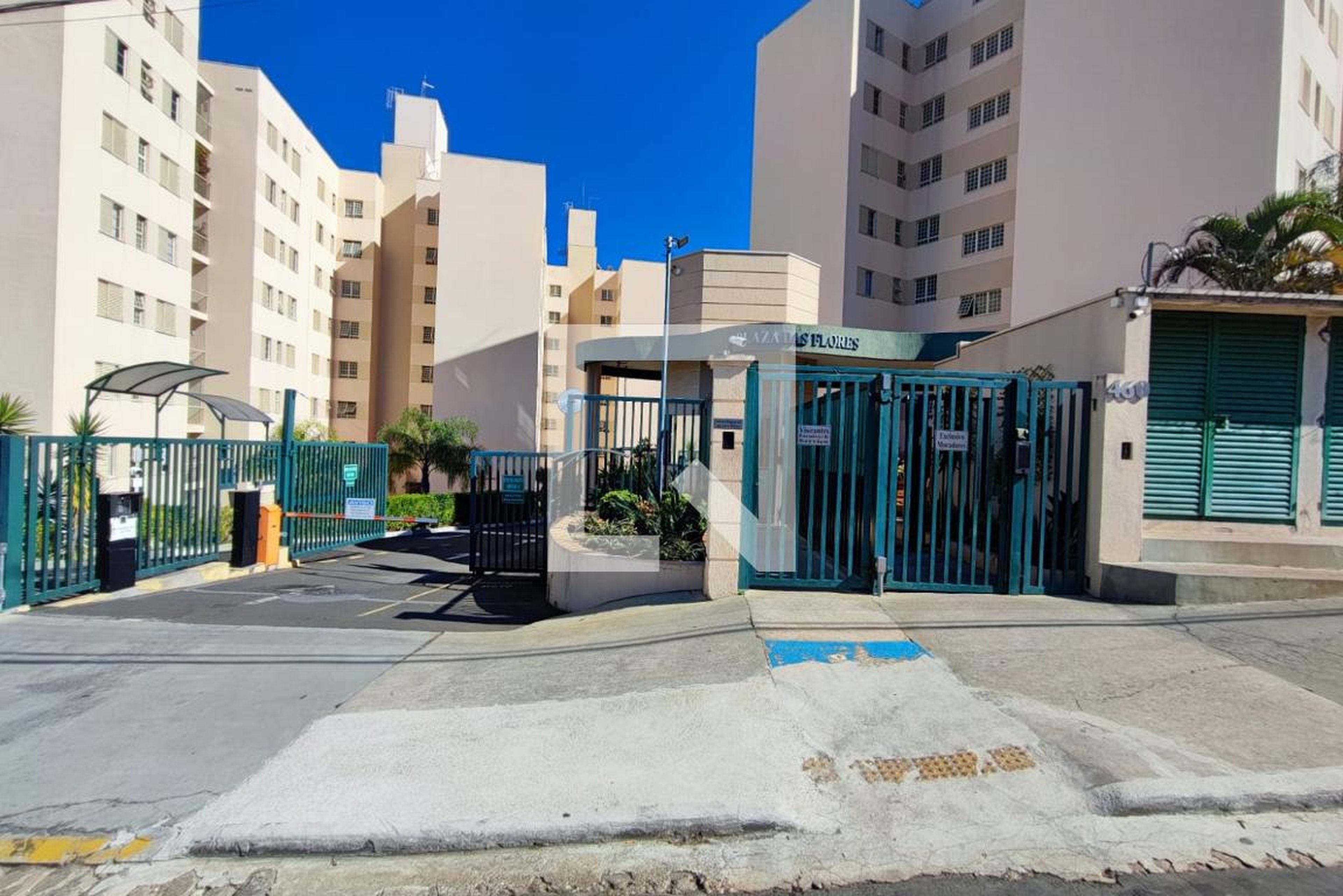 Fachada do Condomínio Condomínio Plaza das Flores