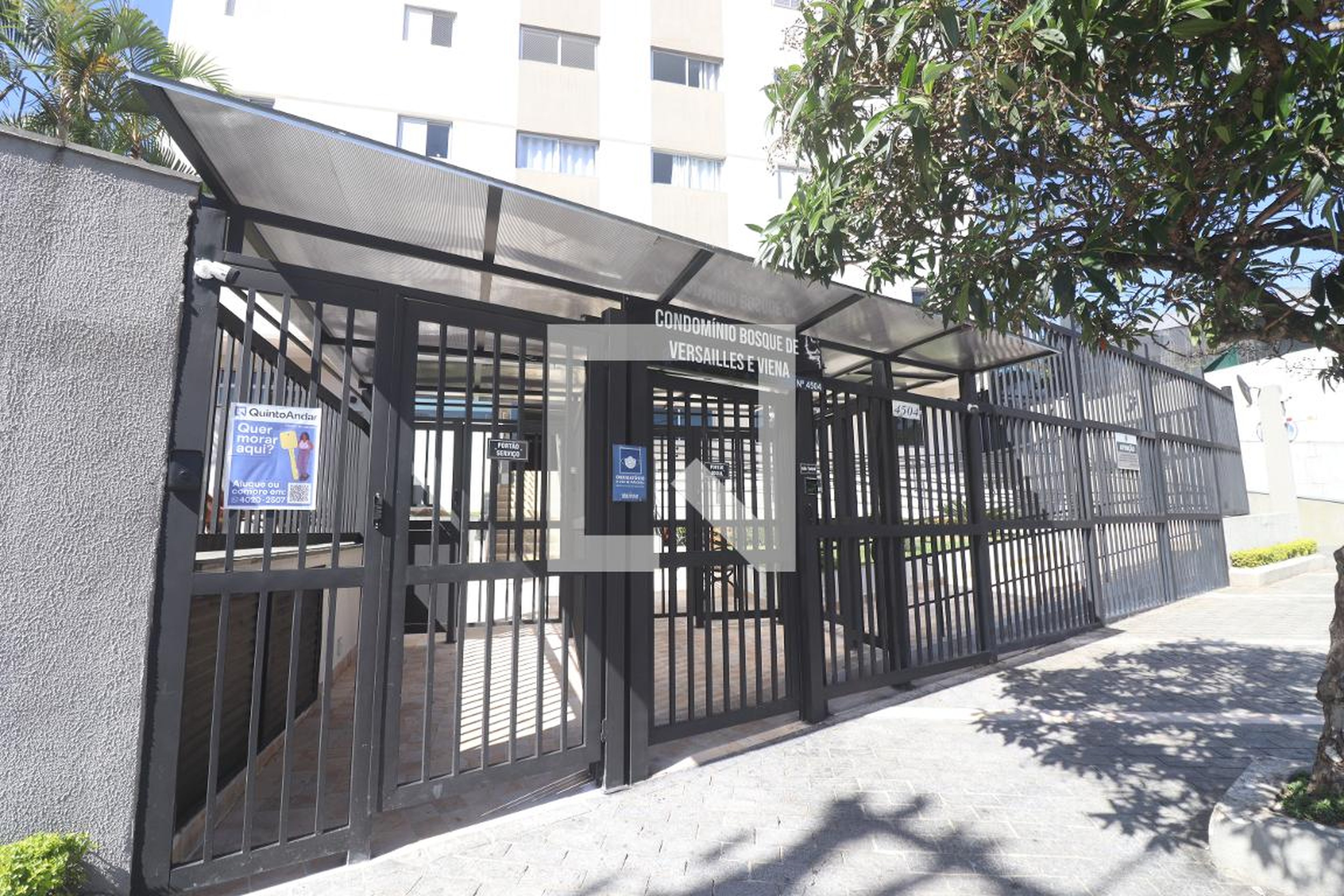 Fachada do condomínio Condomínio Versalles e Viena