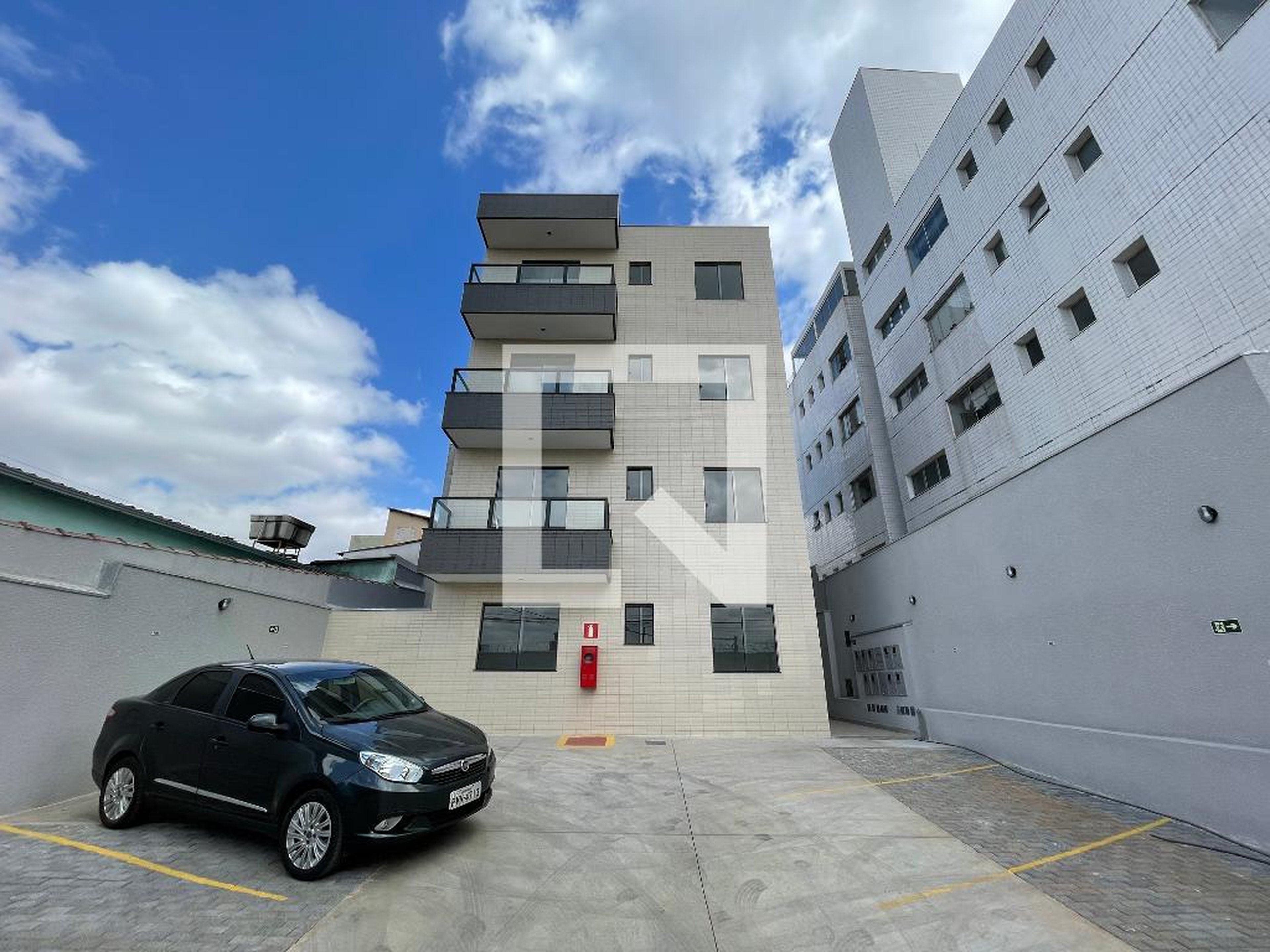 Fachada do Prédio Condomínio em Rua Ana Ribeiro, 193