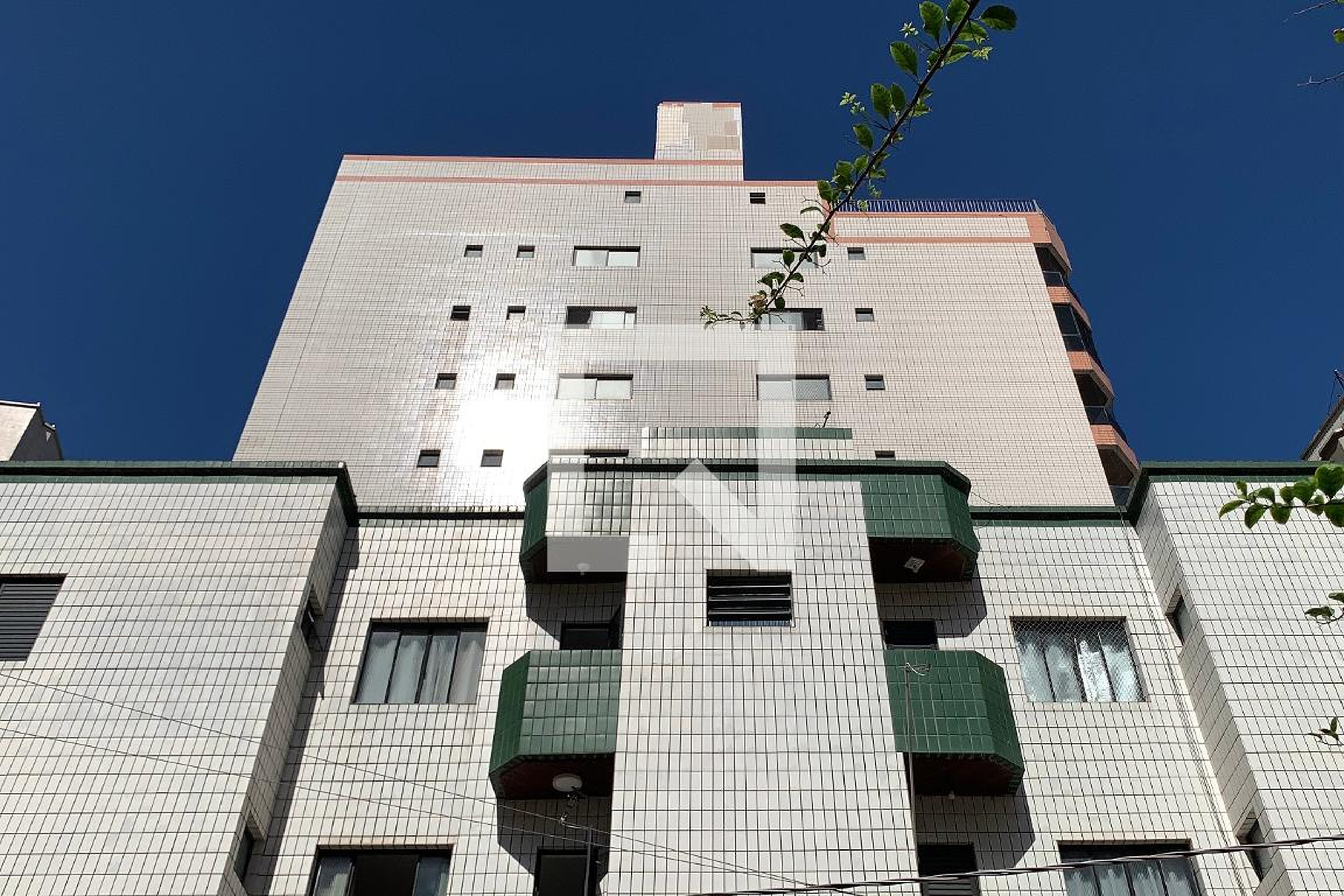 Fachada Residencial Isaac Newton