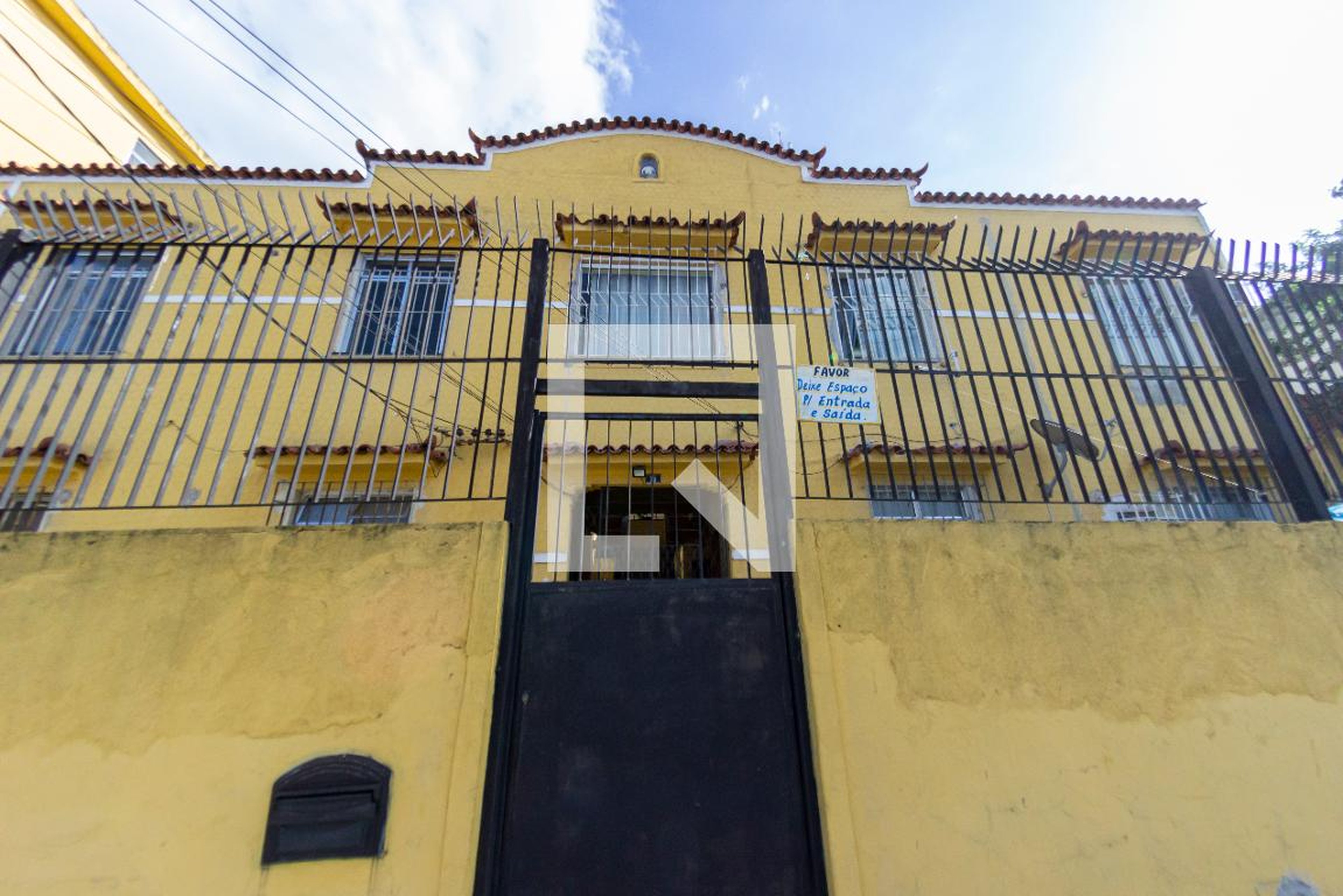 Fachada Condomínio em Rua Bernardo Taveira, 15