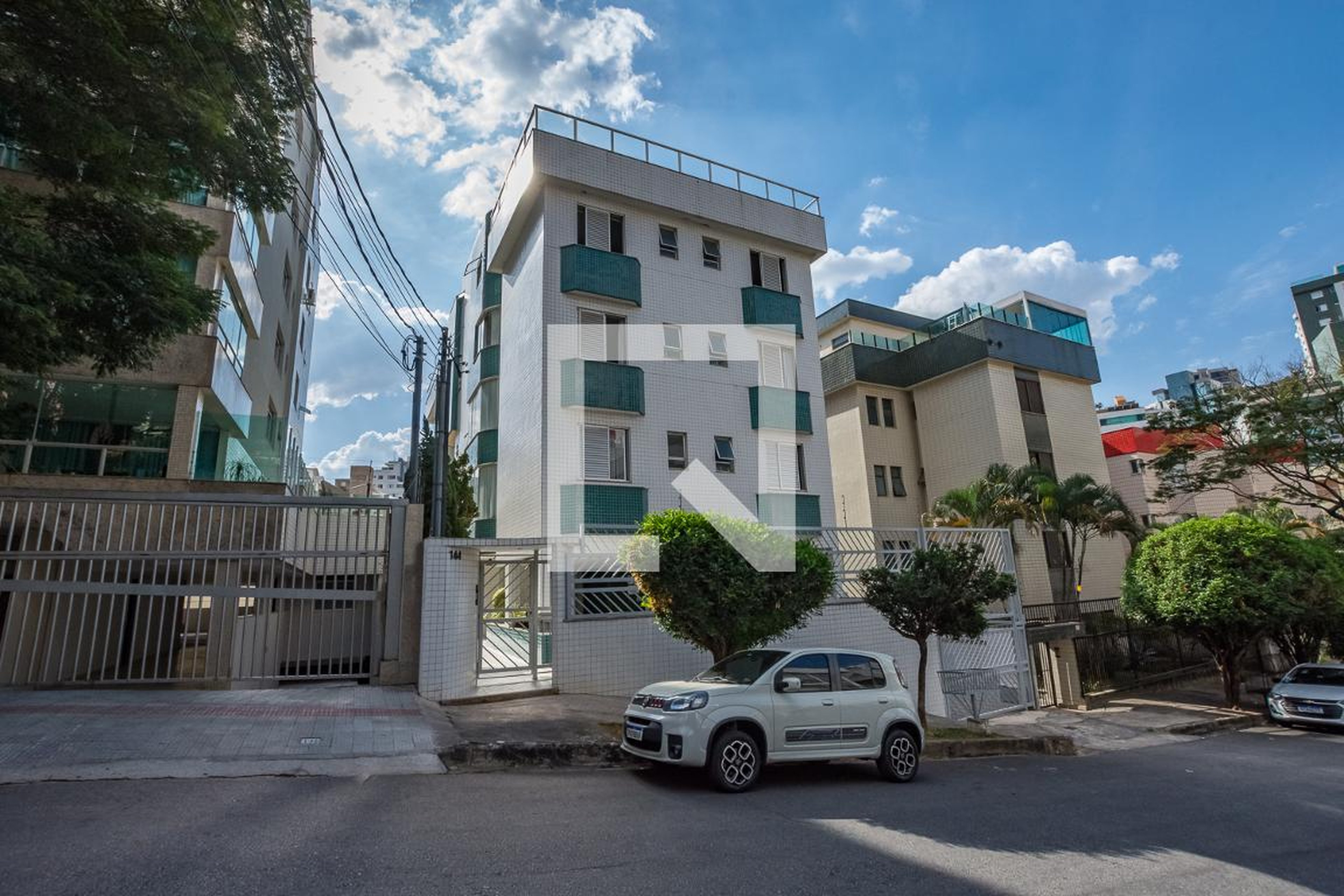 Fachada Condomínio em Rua Professor Miguel de Souza, 144