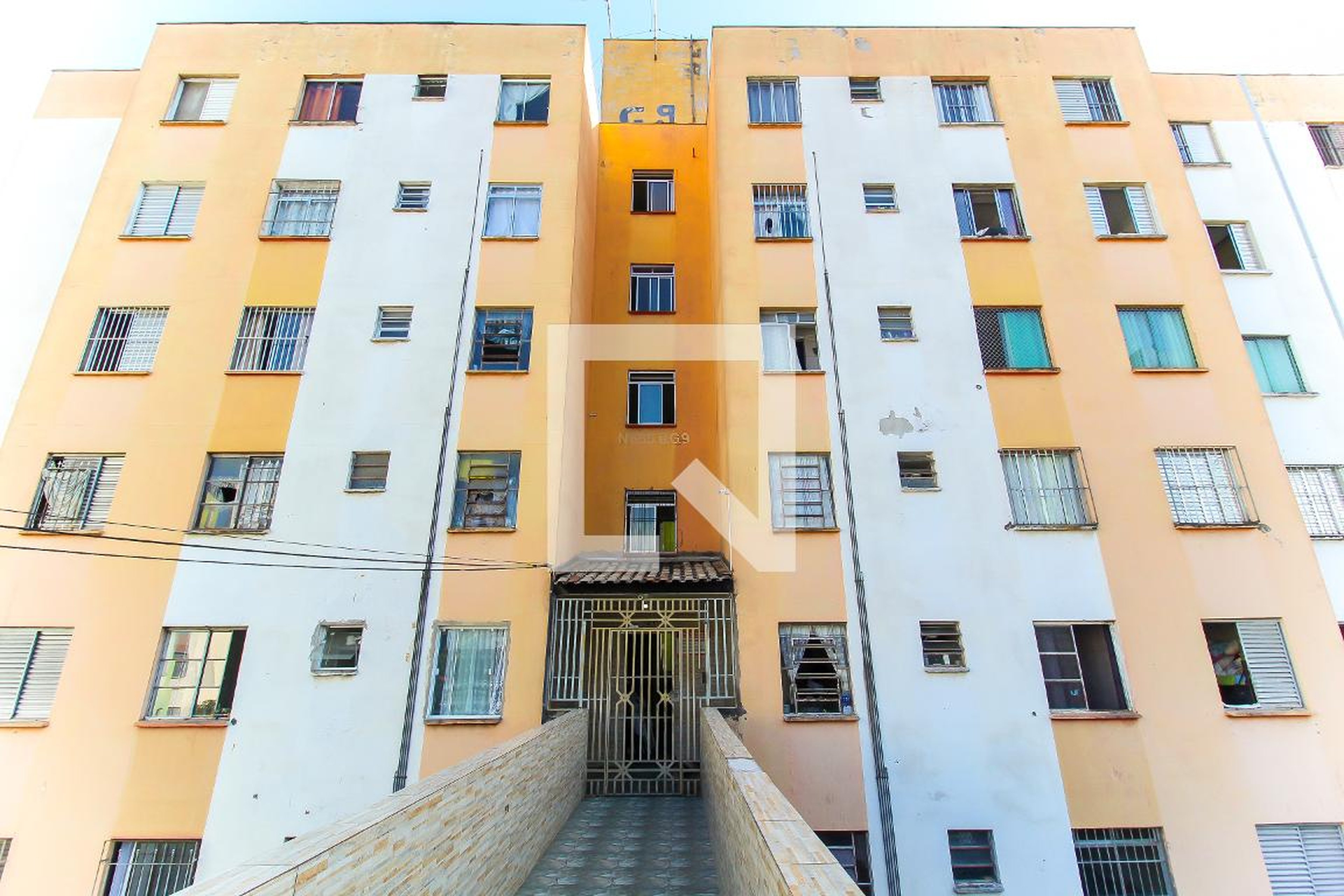 Fachada do Prédio Condomínio em Rua Arraial de Santa Bárbara, 655