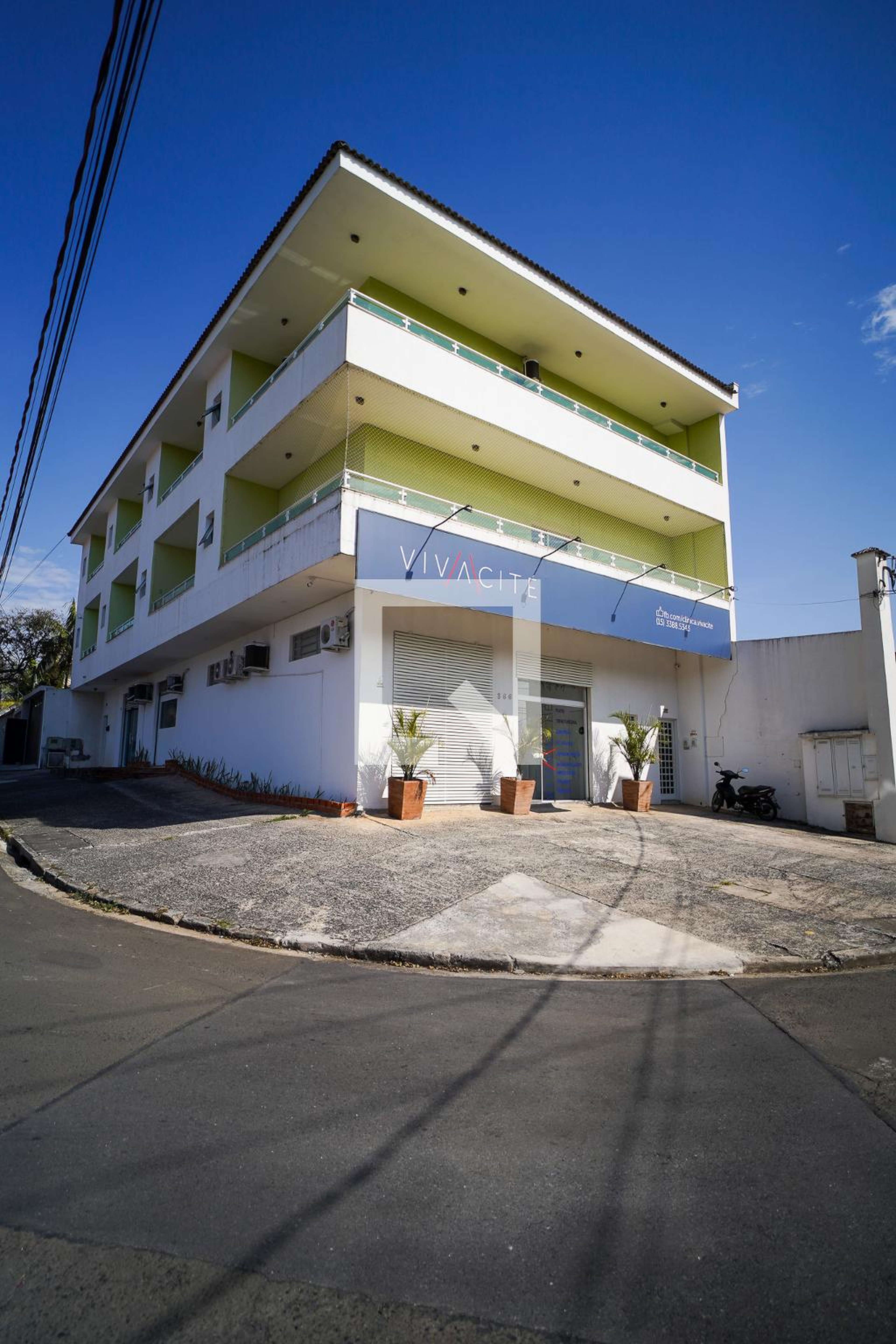 Fachada Condomínio em Rua Antônio Martins Caixeiro Soriano, 36