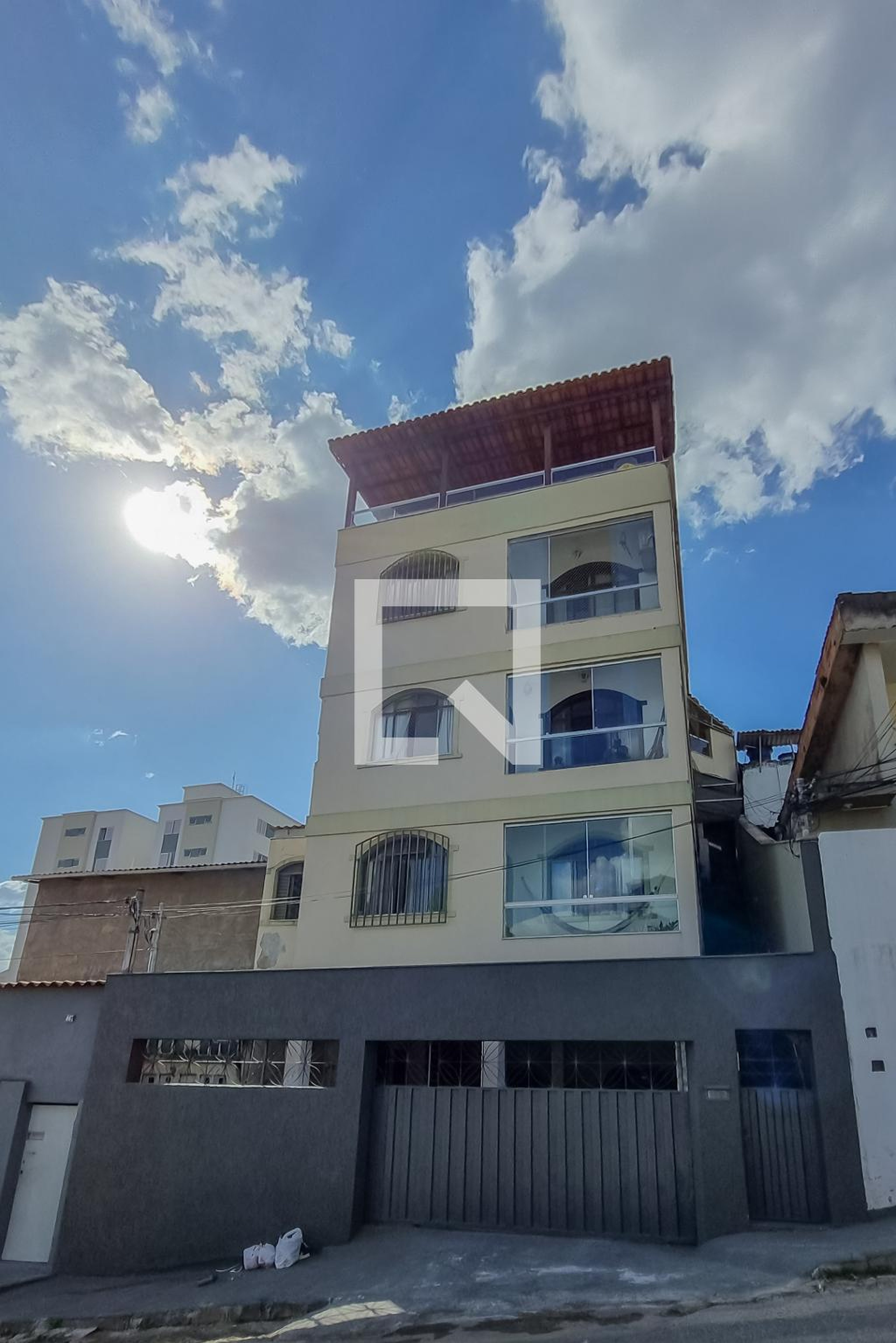 Fachada Condomínio em Rua Célia de Souza, 477