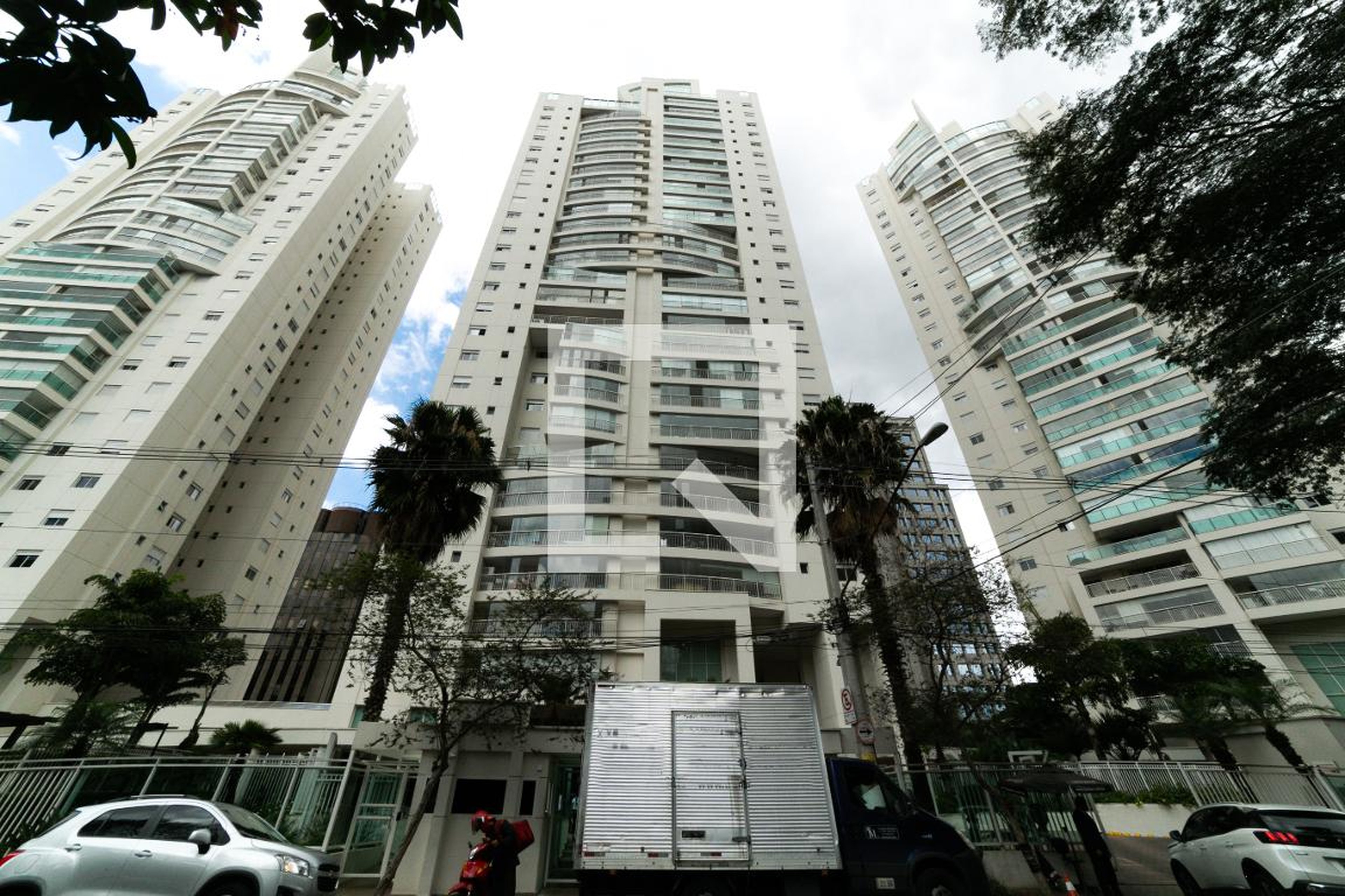 Prédio Condomínio Humanari