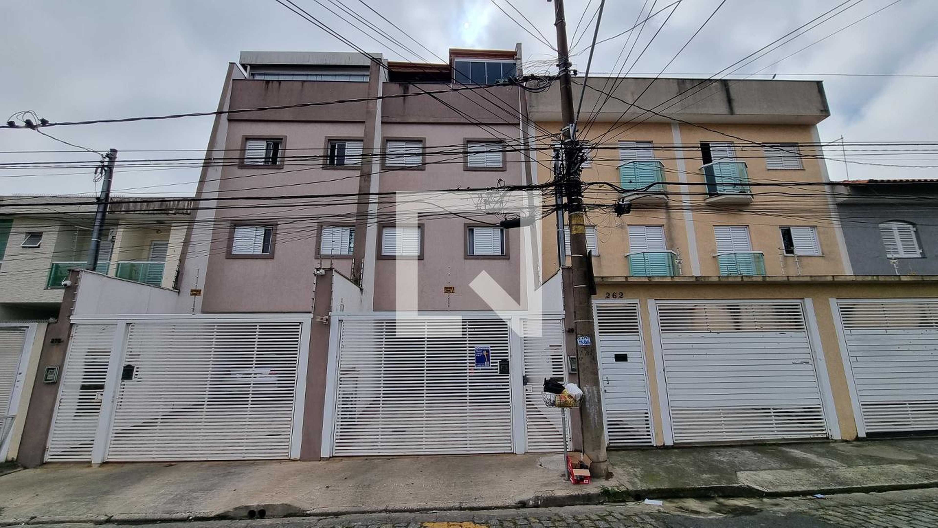Fachada Condomínio em Rua Santarém, 266