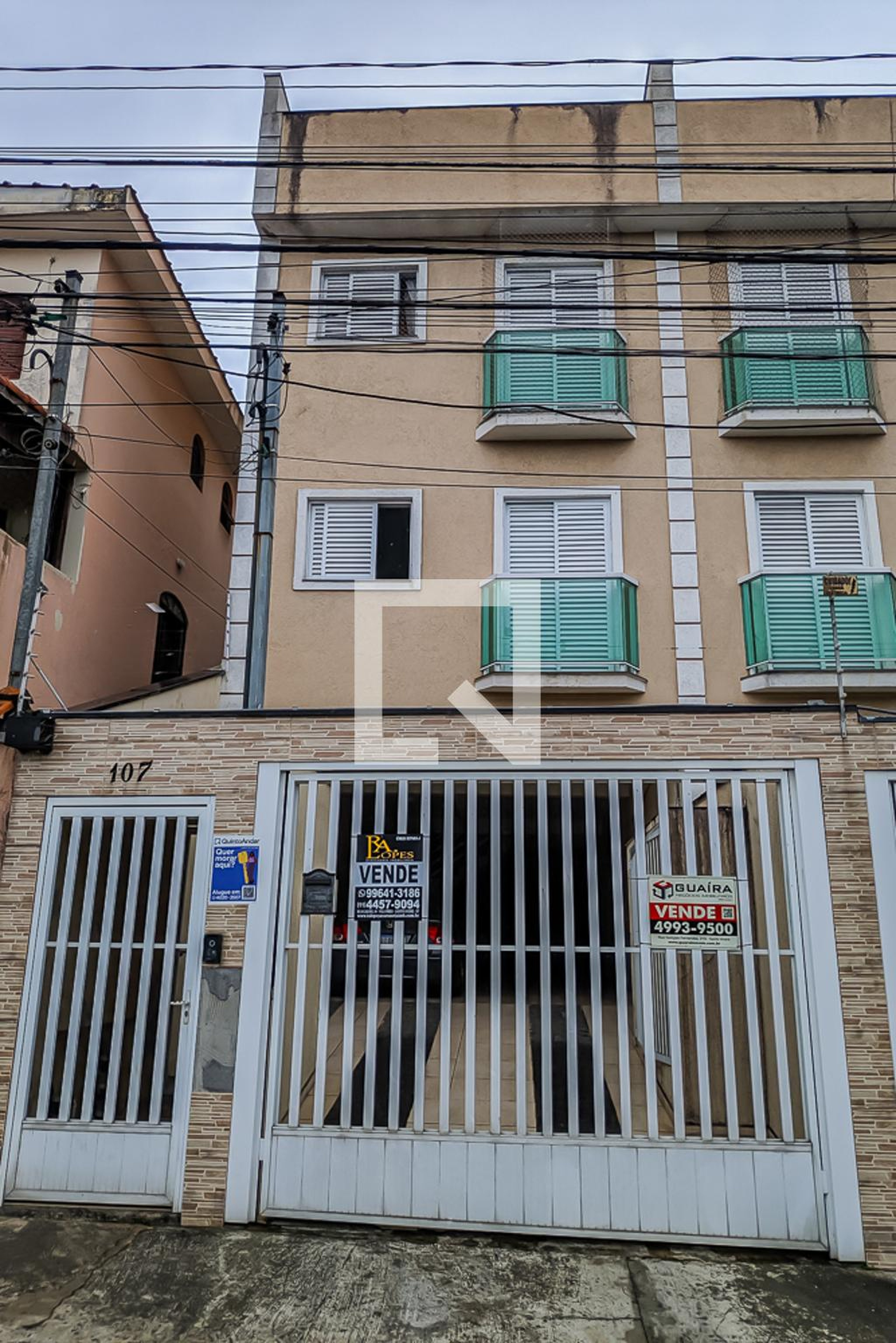 Fachada Condomínio em Rua Alhambra, 107