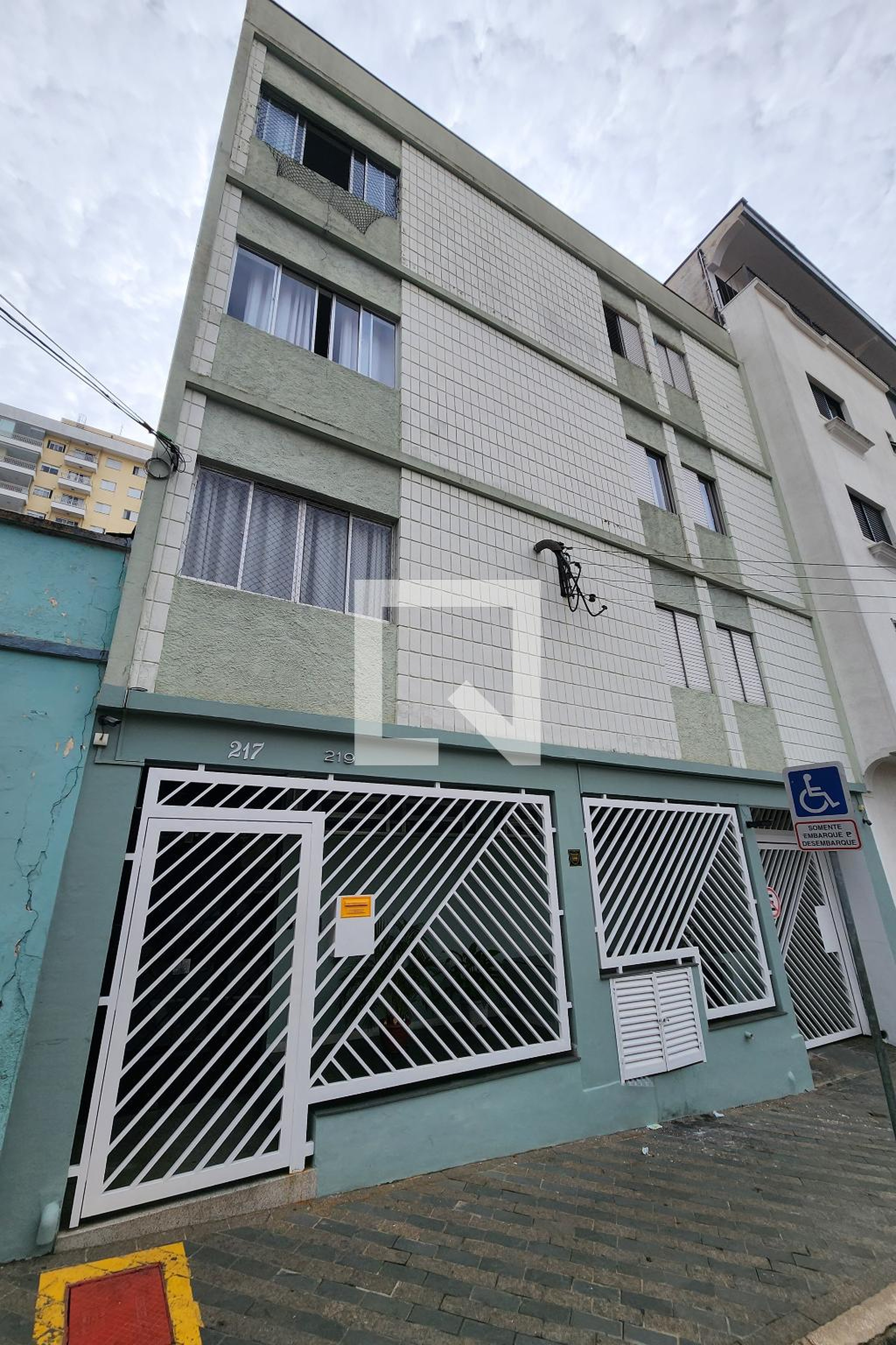 Fachada Condomínio em Rua Rio de Janeiro, 219