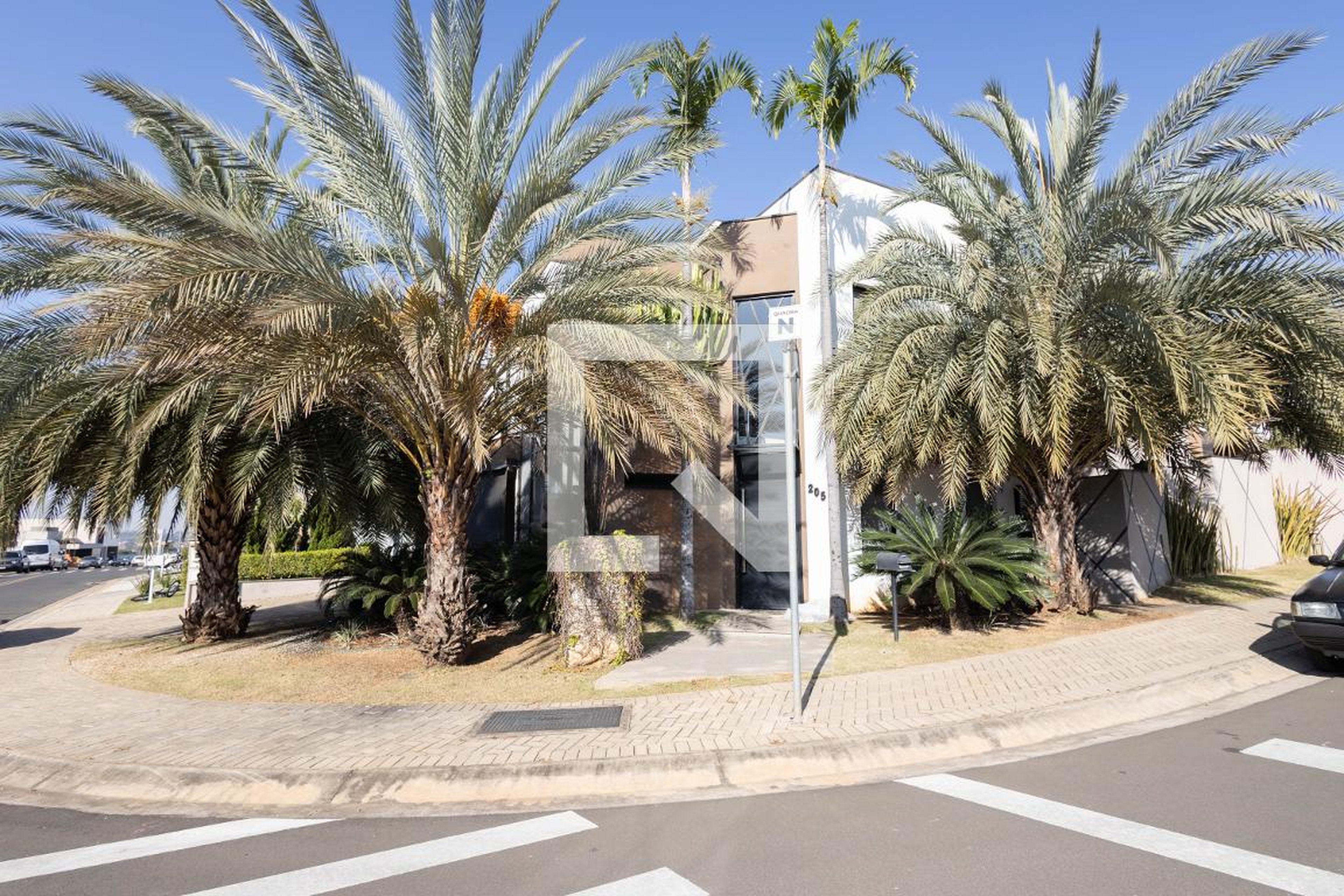 Fachada Condomínio em Rua Maria Ines Milani Domingues, 205