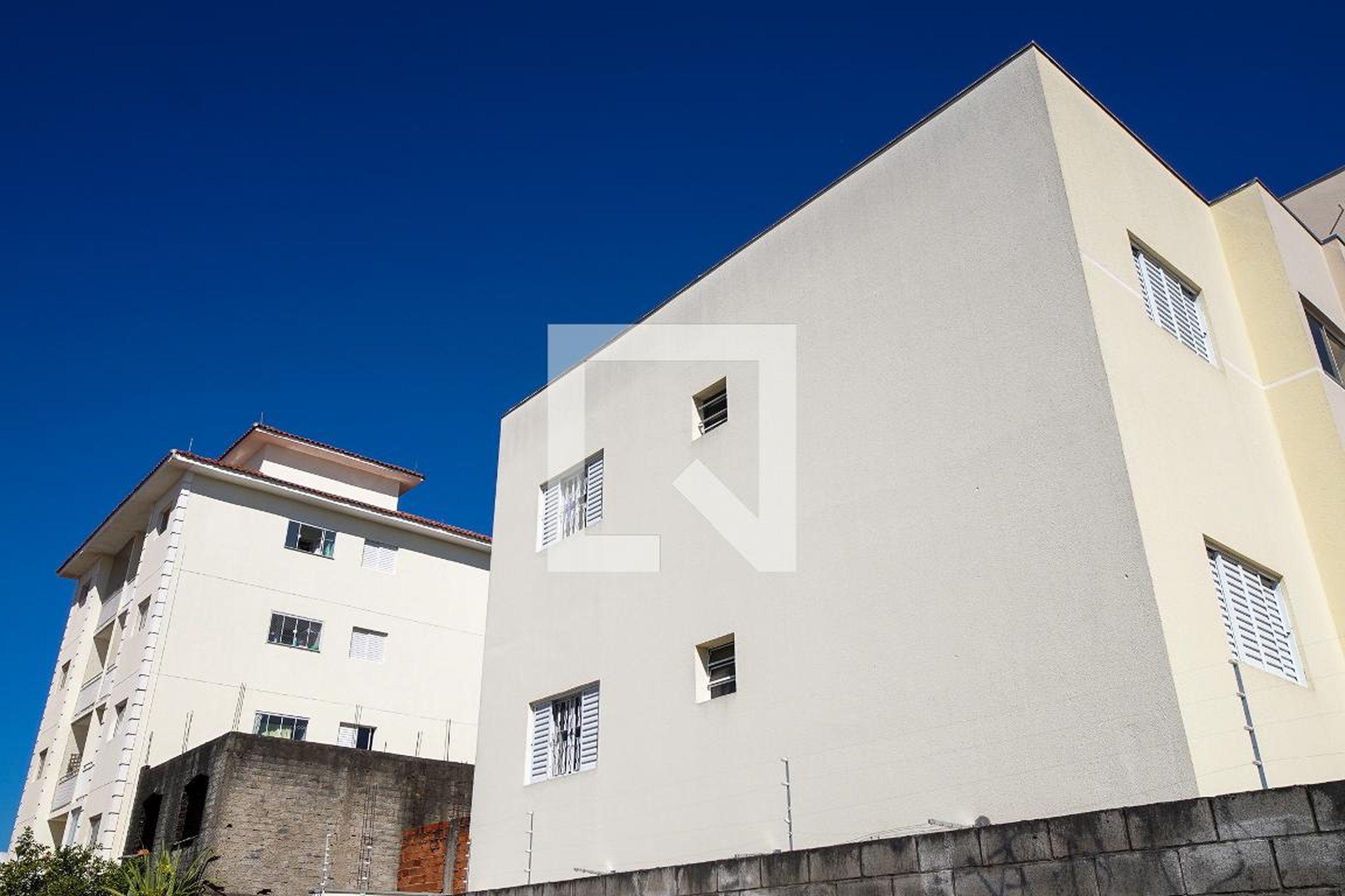 Fachada Condomínio em Rua Carlos T. de Souza, 192