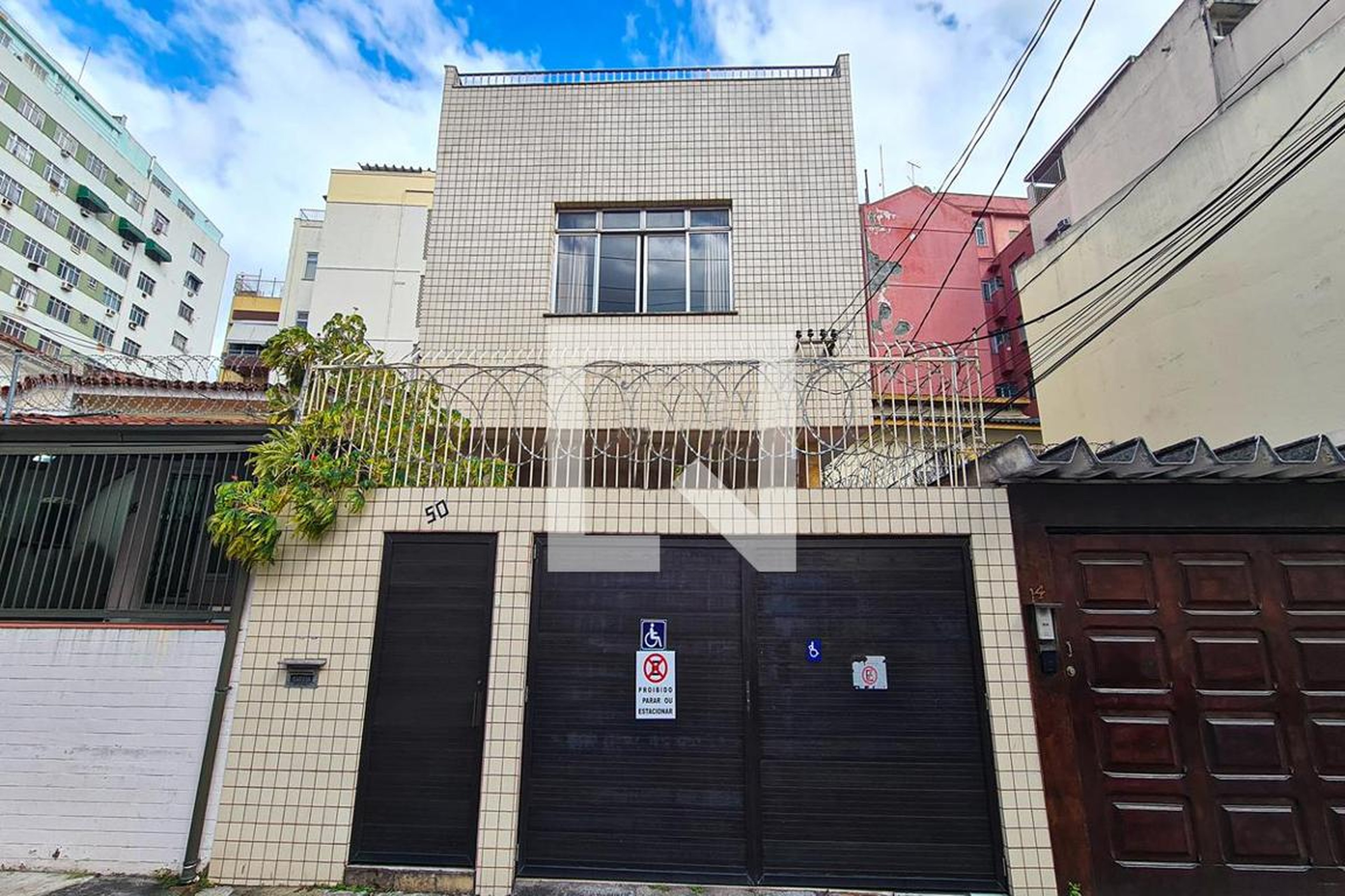 Fachada Condomínio em Rua Dona Claudina, 50