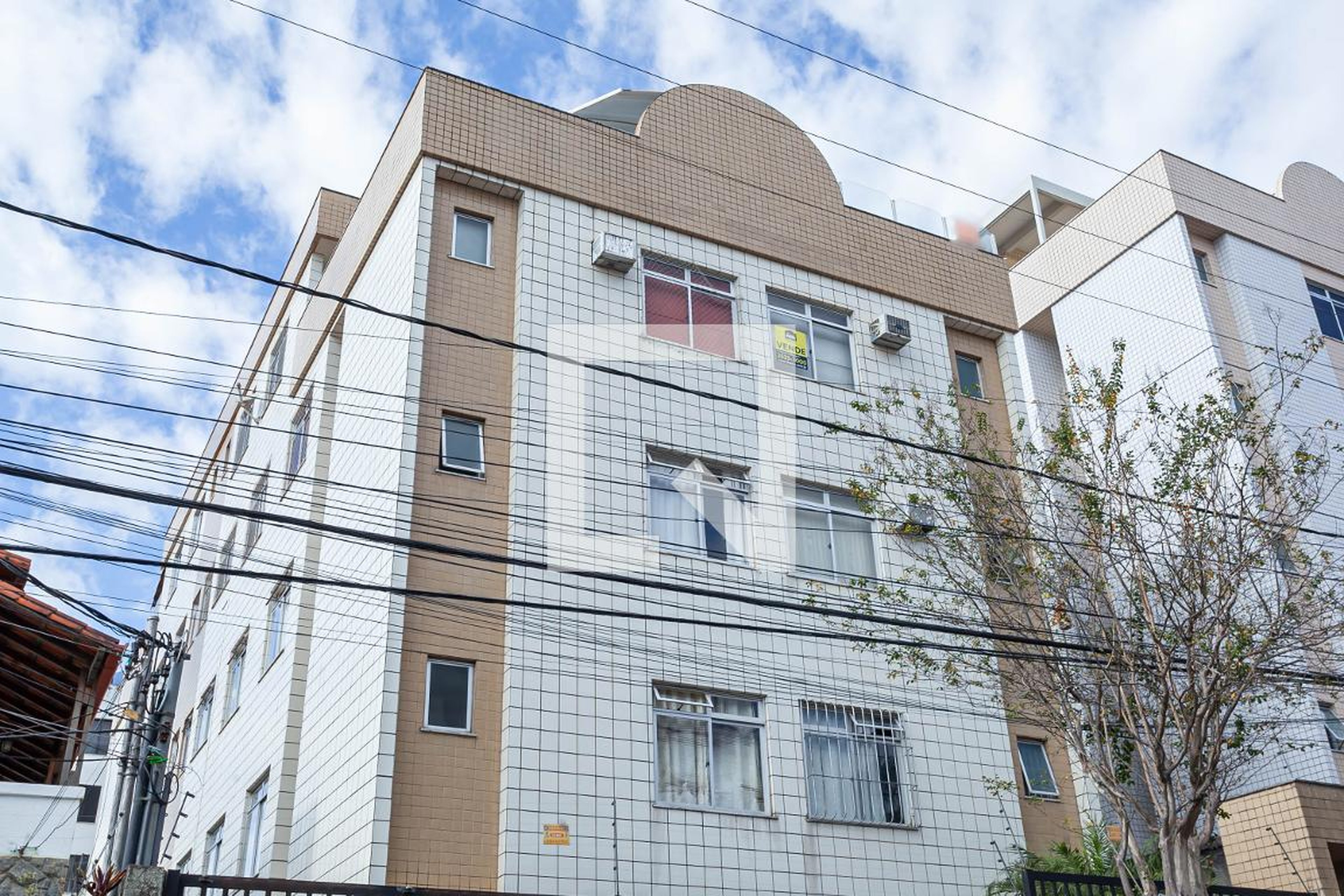 Fachada Condomínio em Rua Mário Mendes Campos, 75