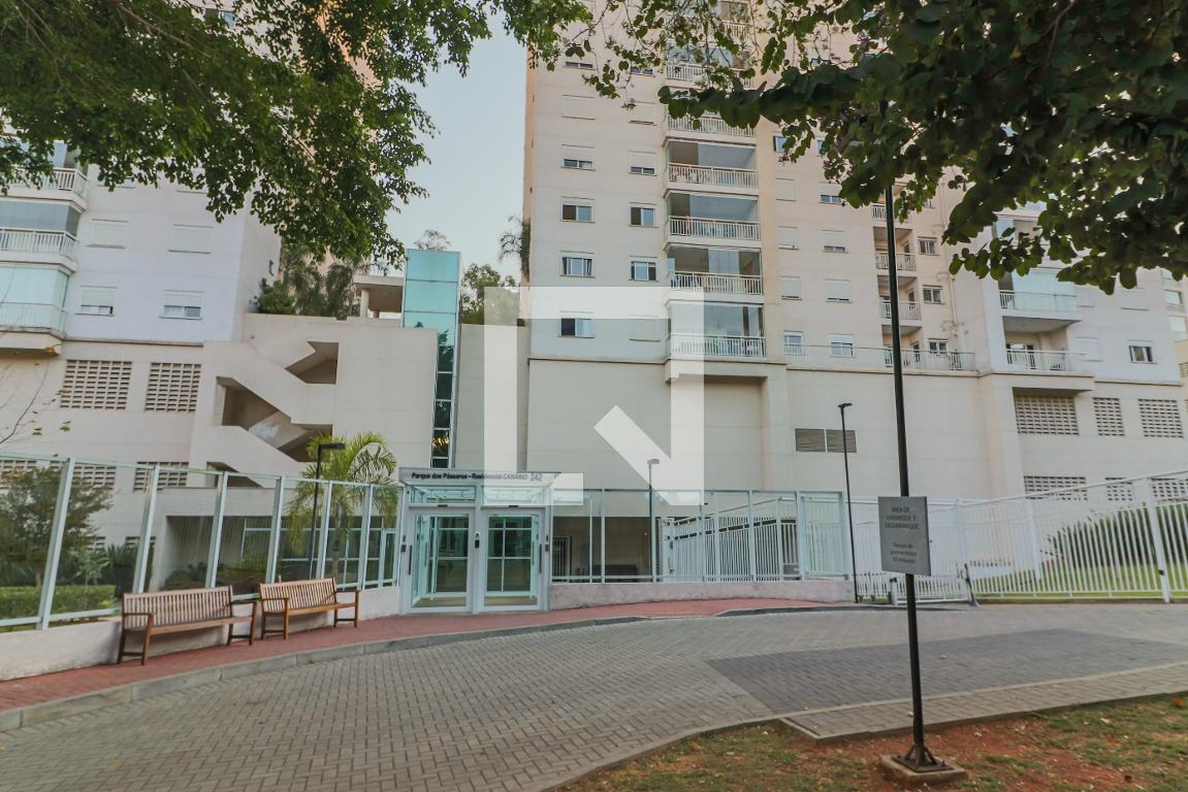 Fachada do Condomínio Condomínio Parque dos Pássaros Residencial Canário