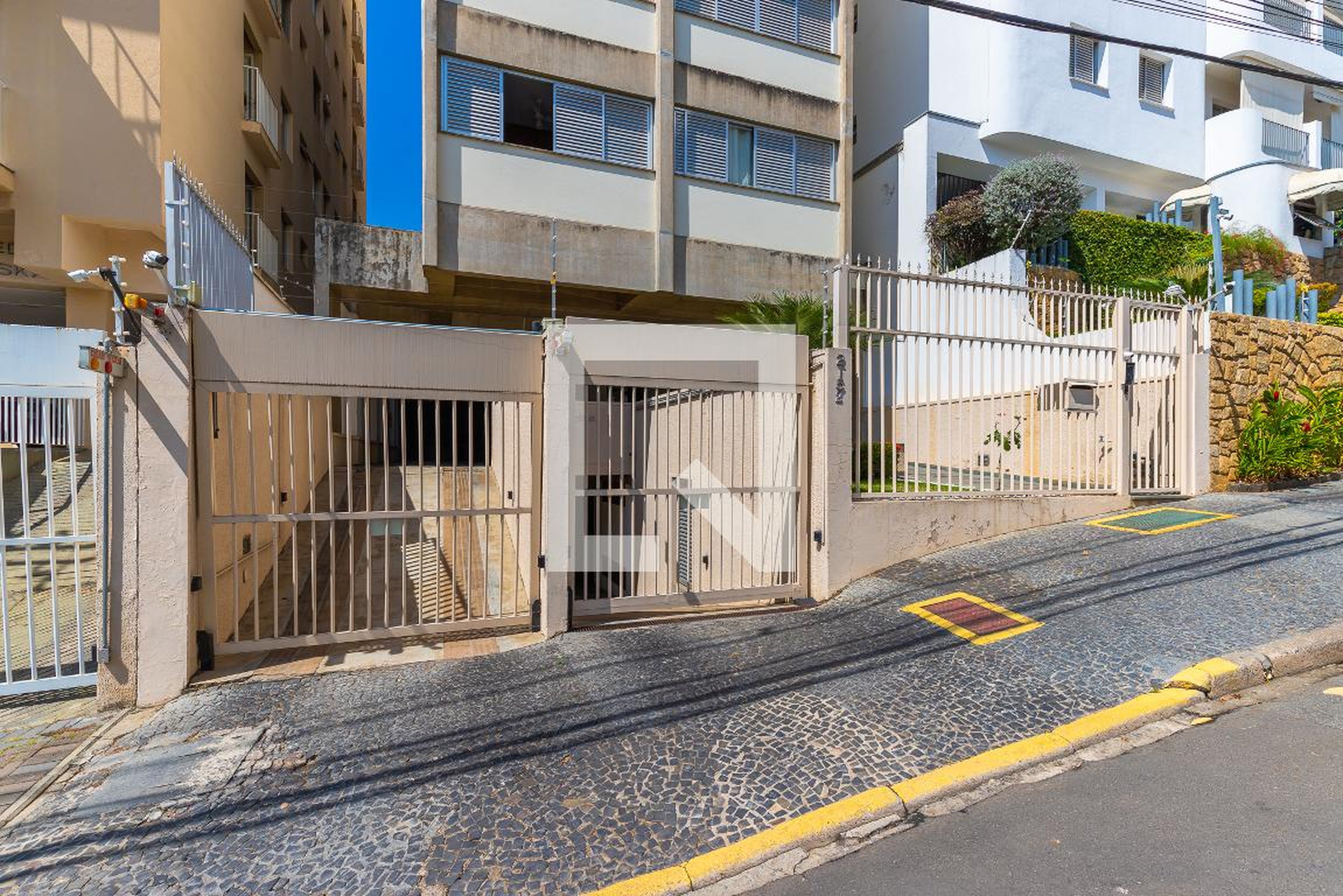 Fachada Condomínio em Rua Coronel Quirino, 2152
