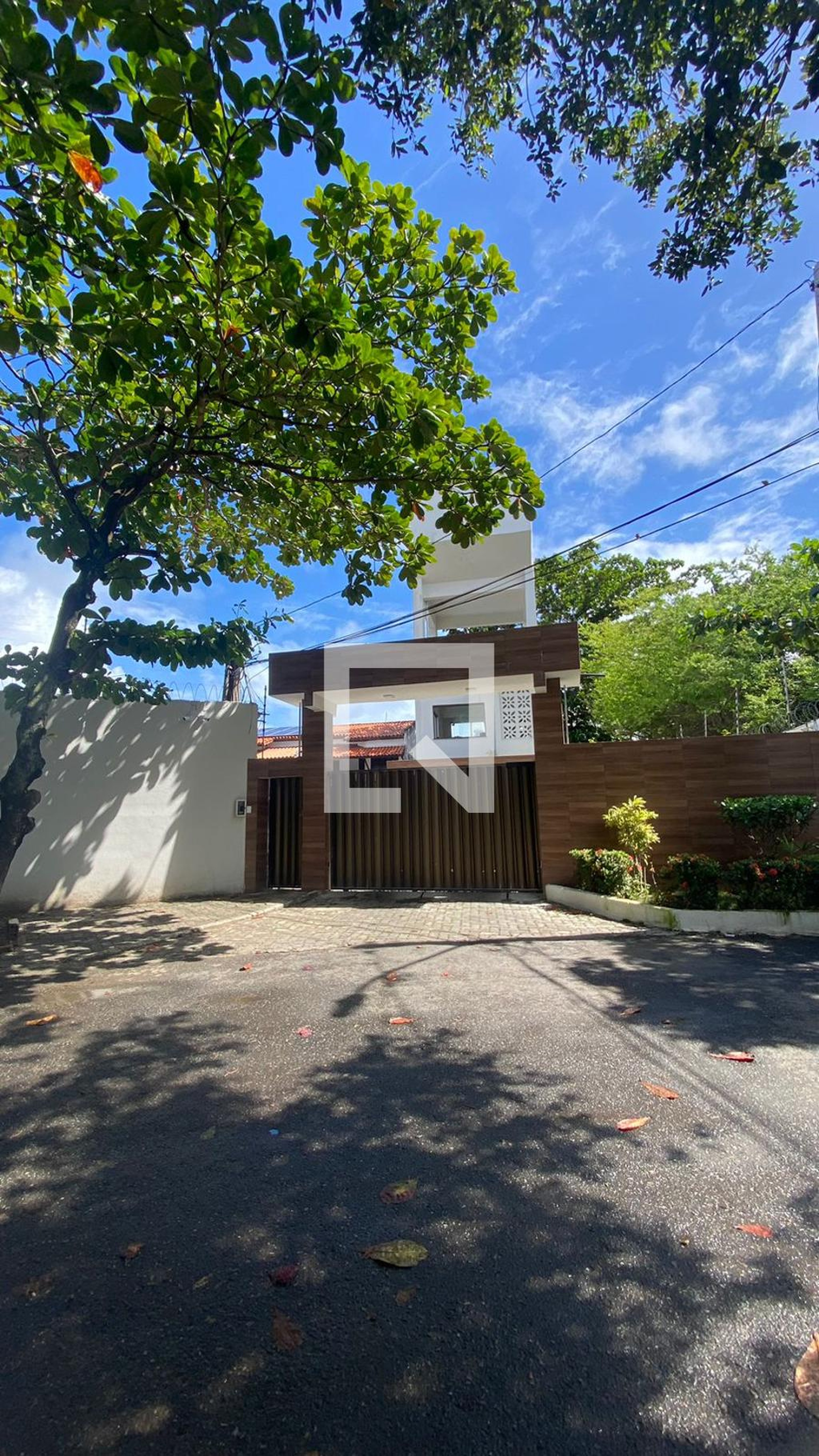 Fachada Condomínio em Rua Guarujá, 175
