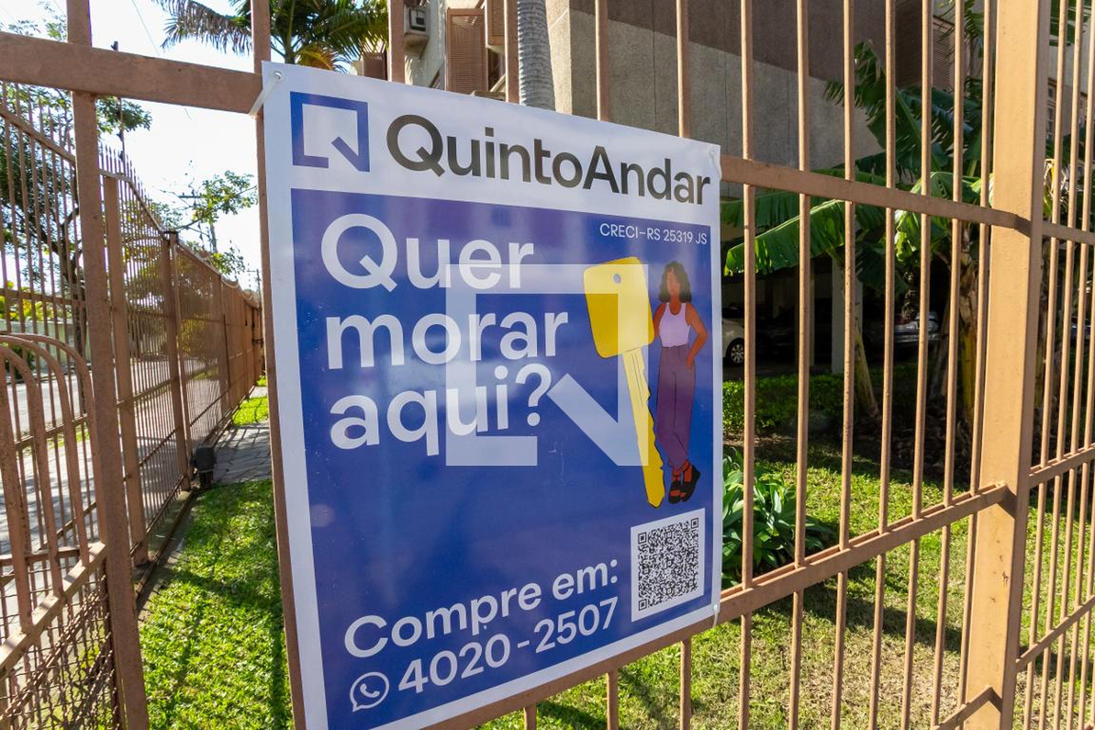 Fachada Condomínio em Rua Engenheiro Sadi Castro, 860