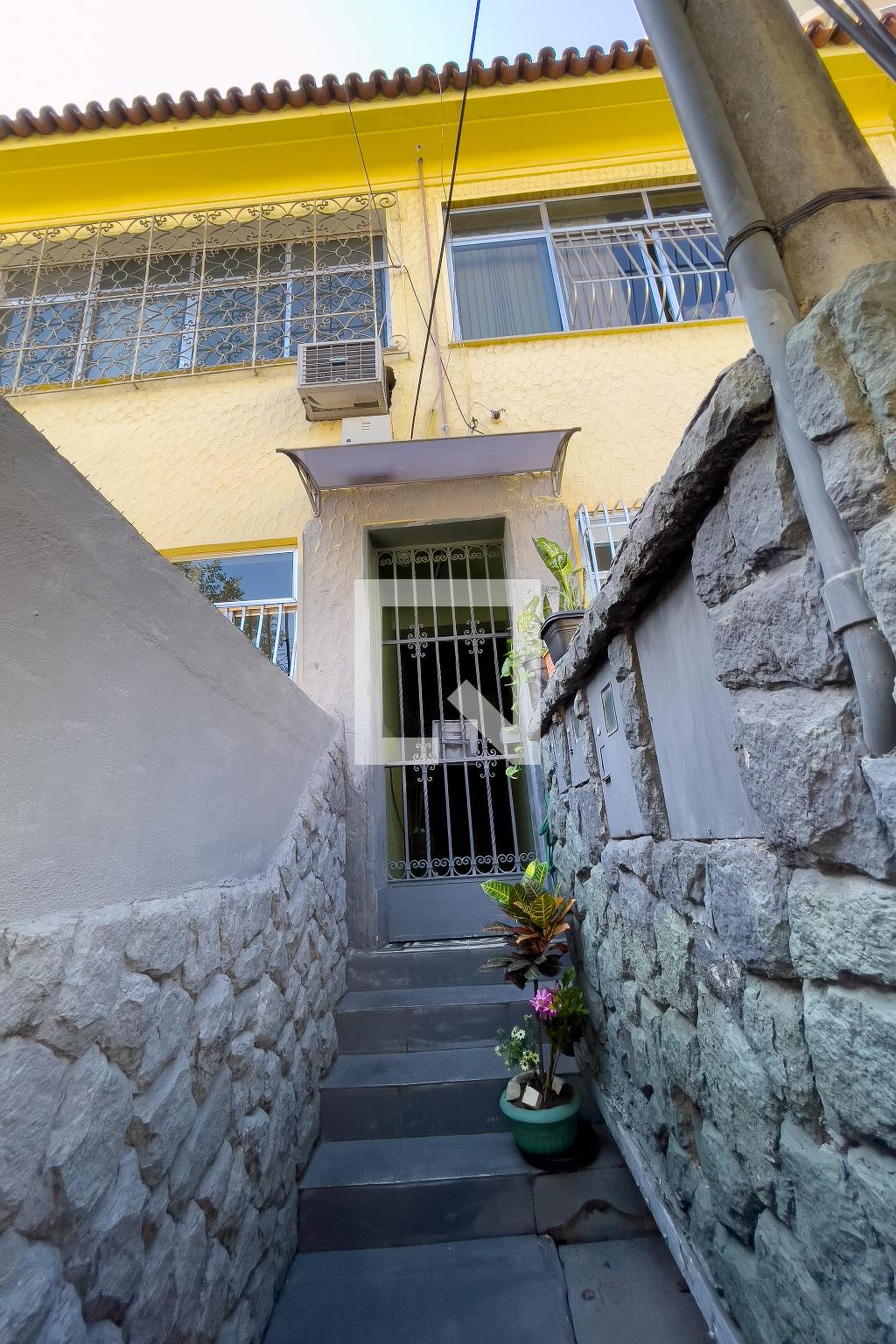 Entrada Condomínio em Rua Mario Viana, 355