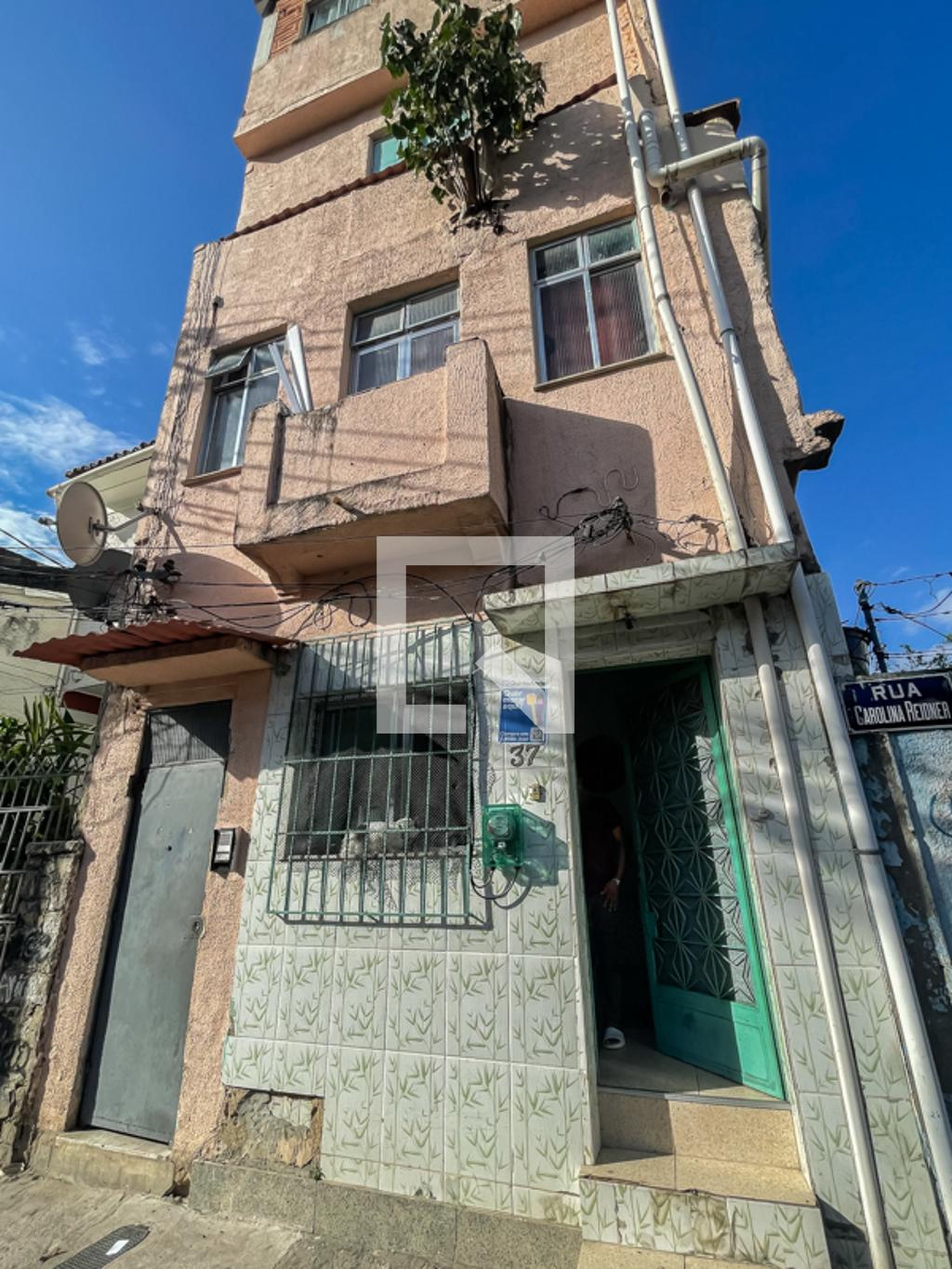 Fachada Condomínio em Rua Carolina Reidner, 37