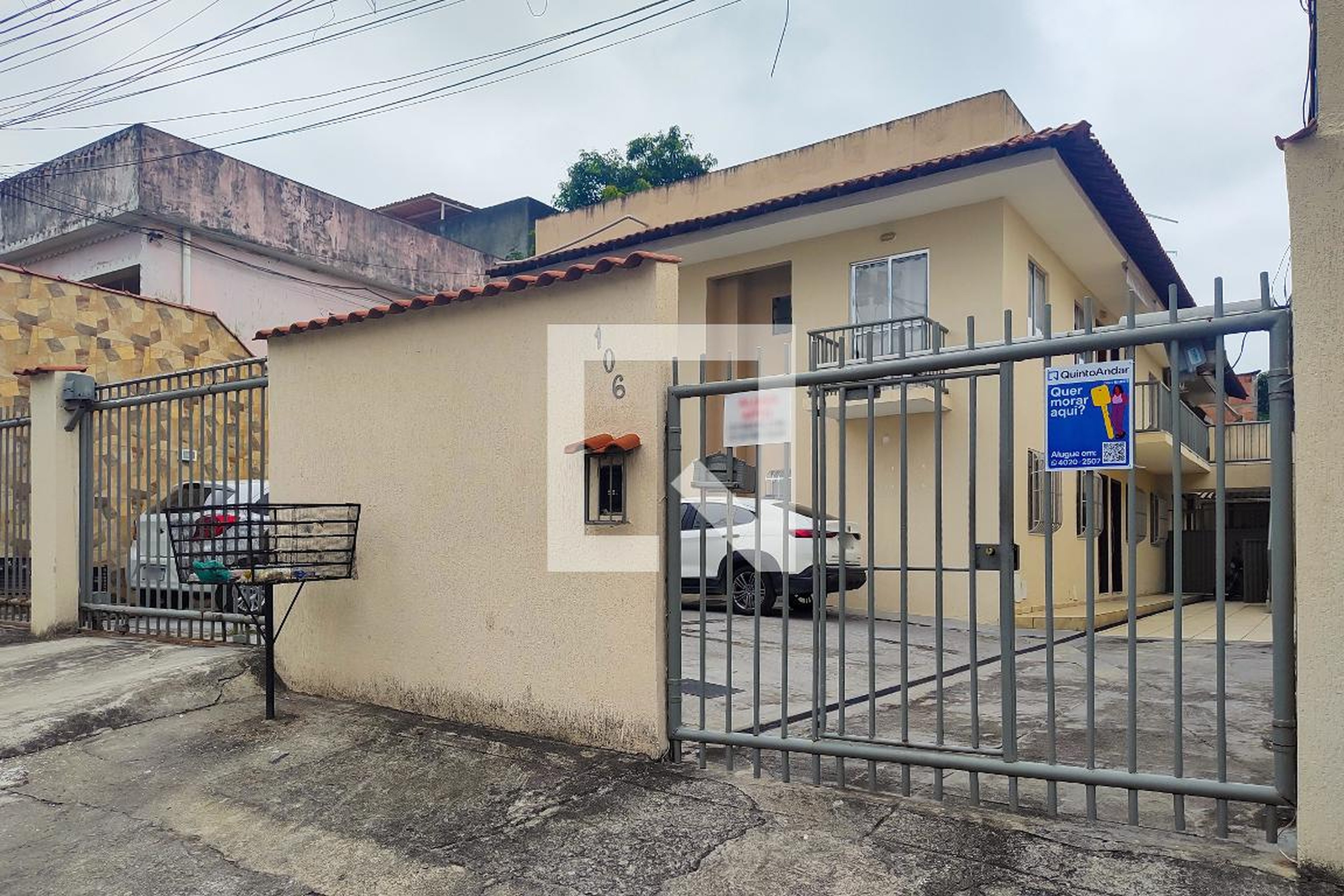 Fachada Condomínio em Rua Rodrigo Magalhães, 106