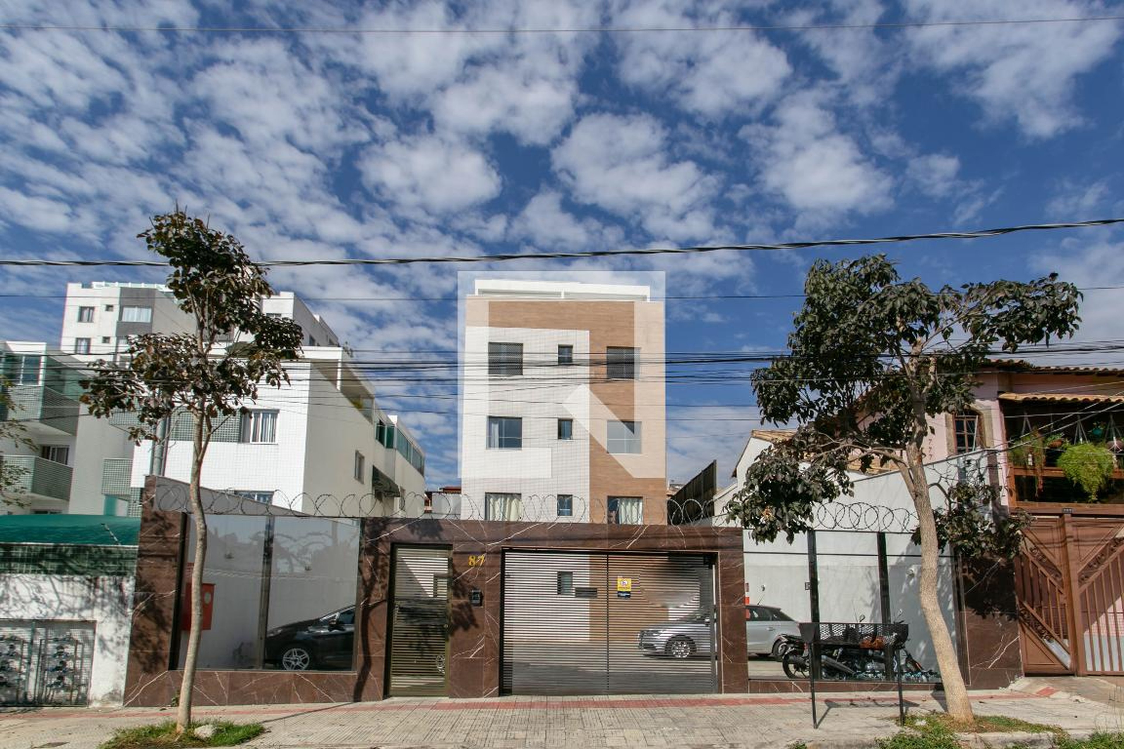 Fachada Condomínio em Rua Aloísio Nogueira Machado, 87