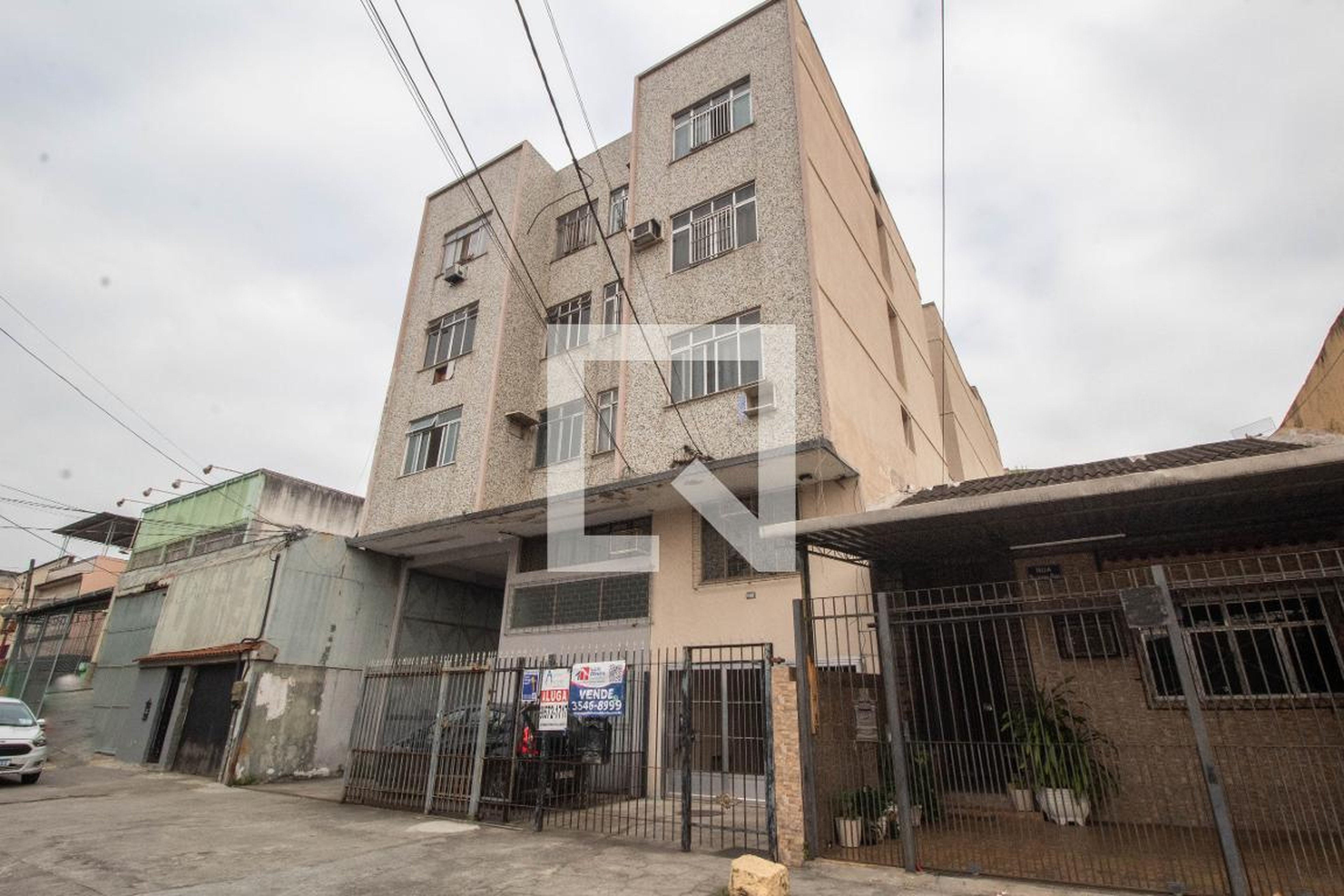 Fachada Condomínio em Rua Belizário Pena, 666