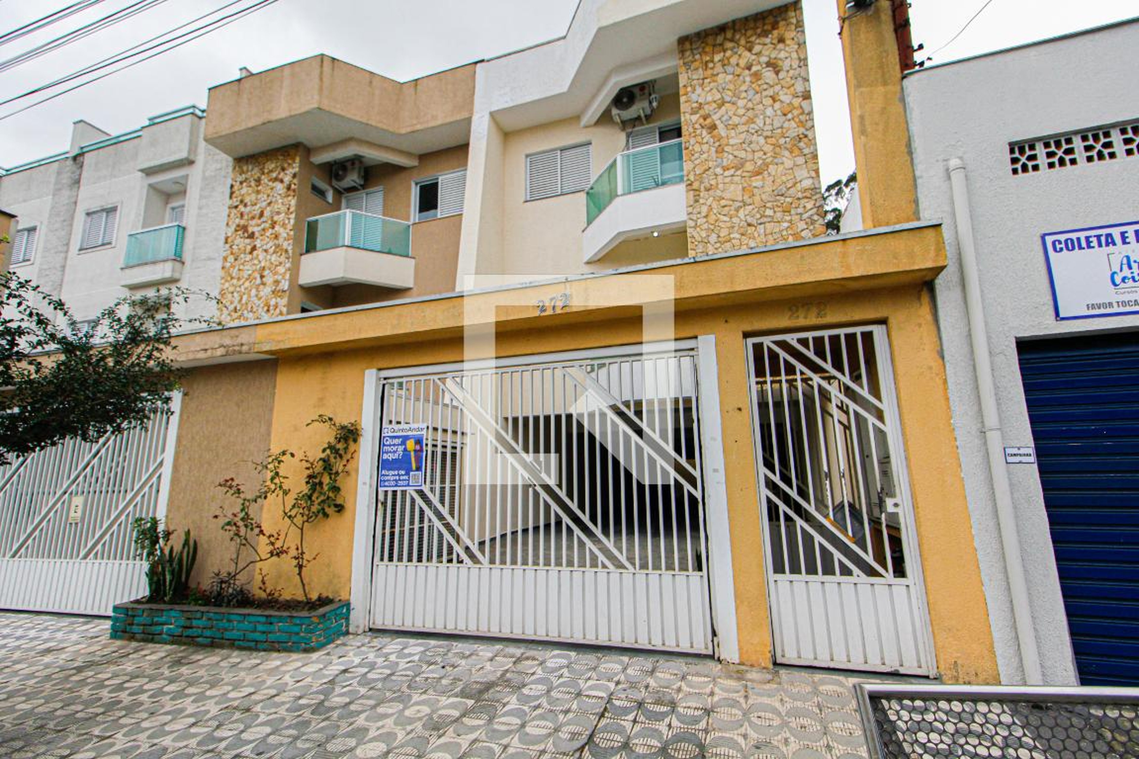 Fachada do Prédio Condomínio em Avenida Utinga, 272