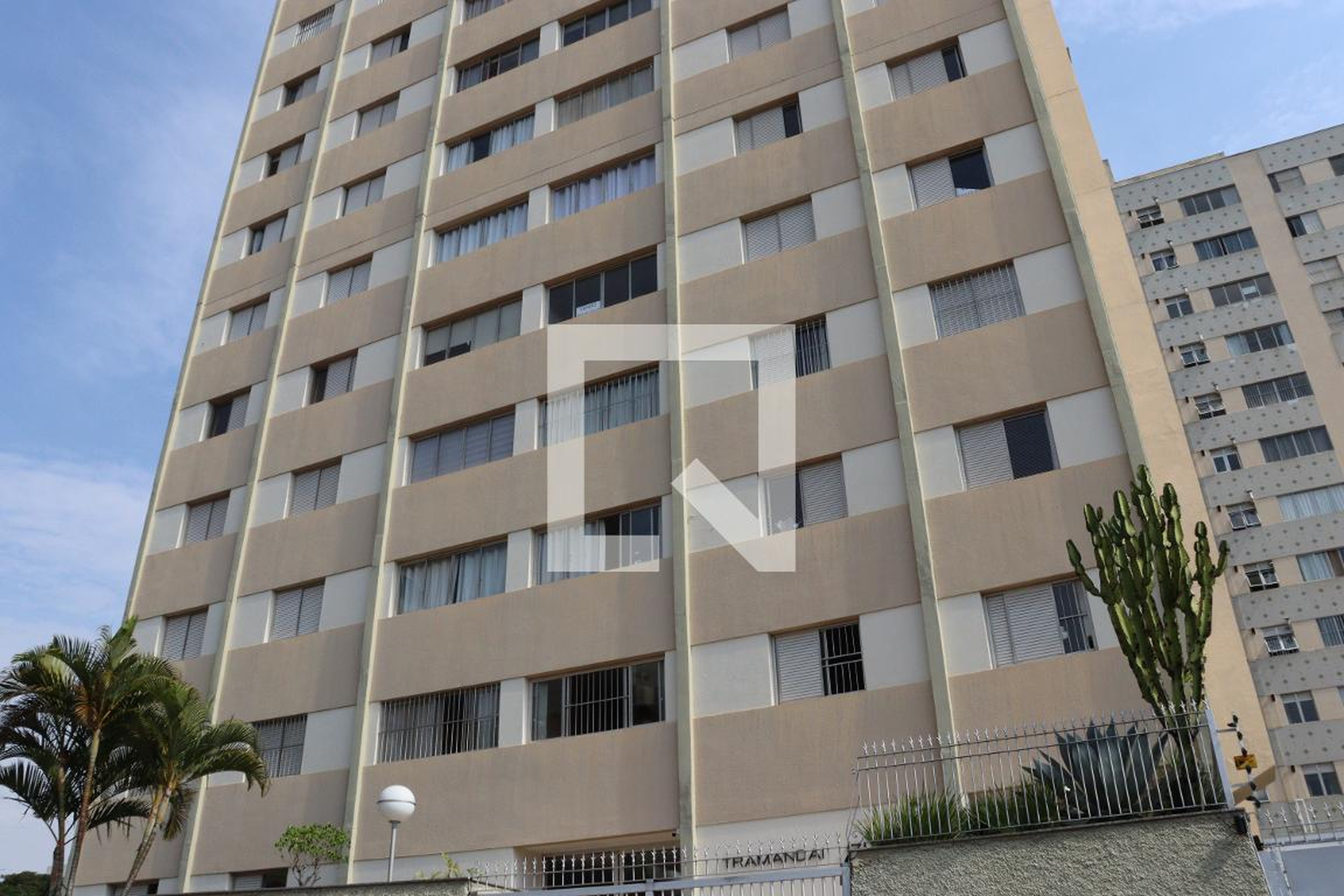 Fachada Condomínio em Rua Ten Gonçalves Meira, 171