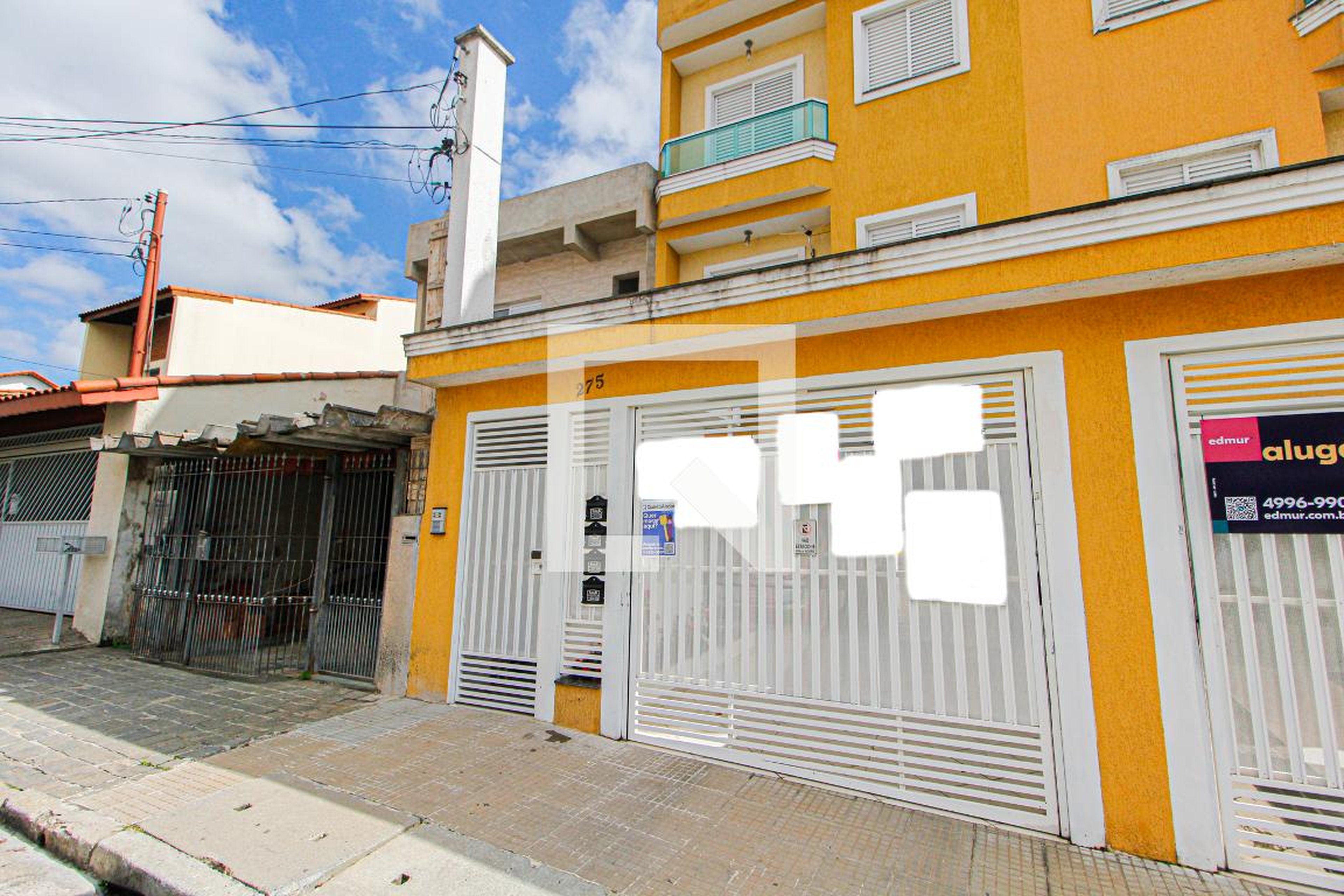 Fachada Condomínio em Rua Laureano, 275