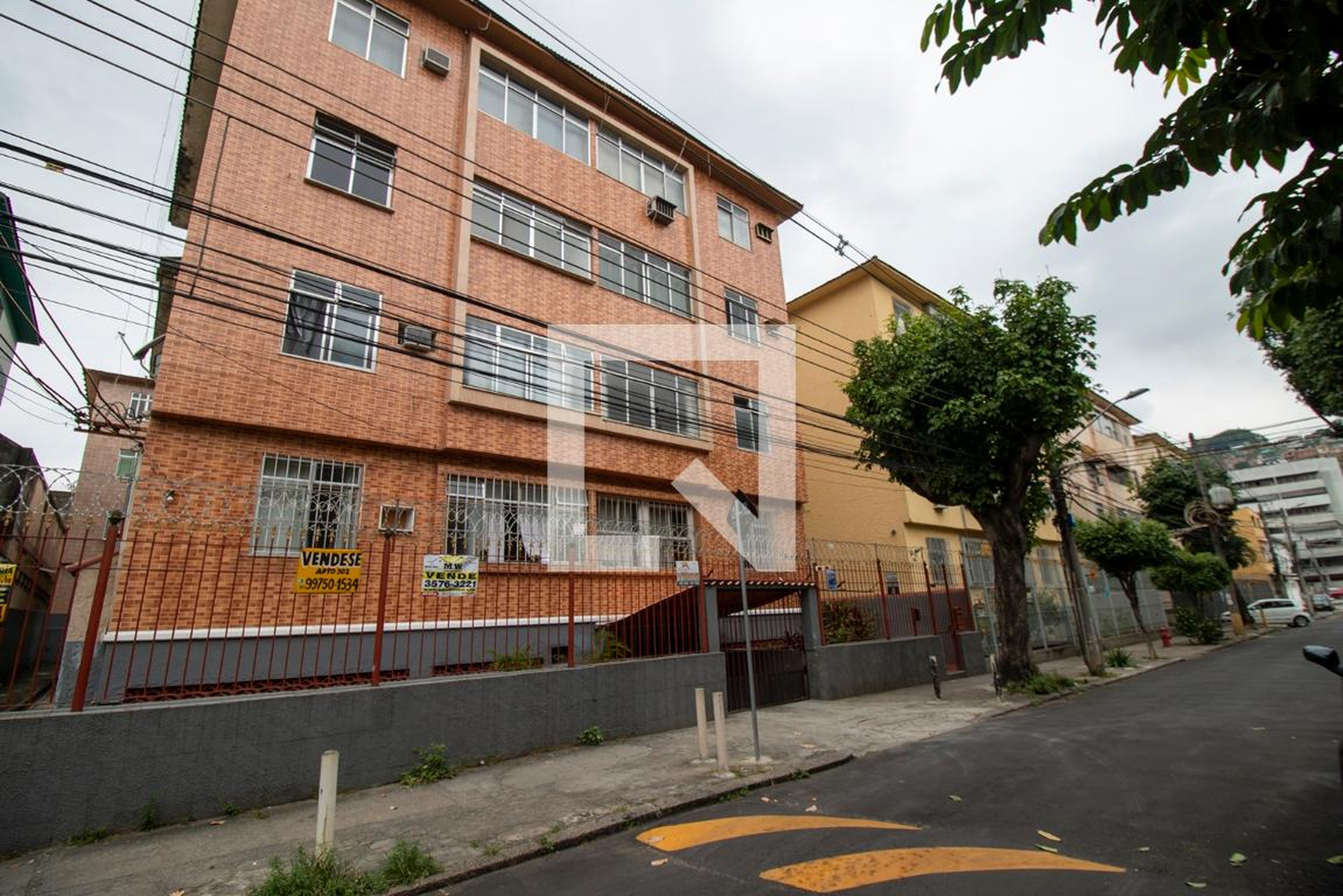 Fachada do Prédio Condomínio em Rua Jitaúna, 76