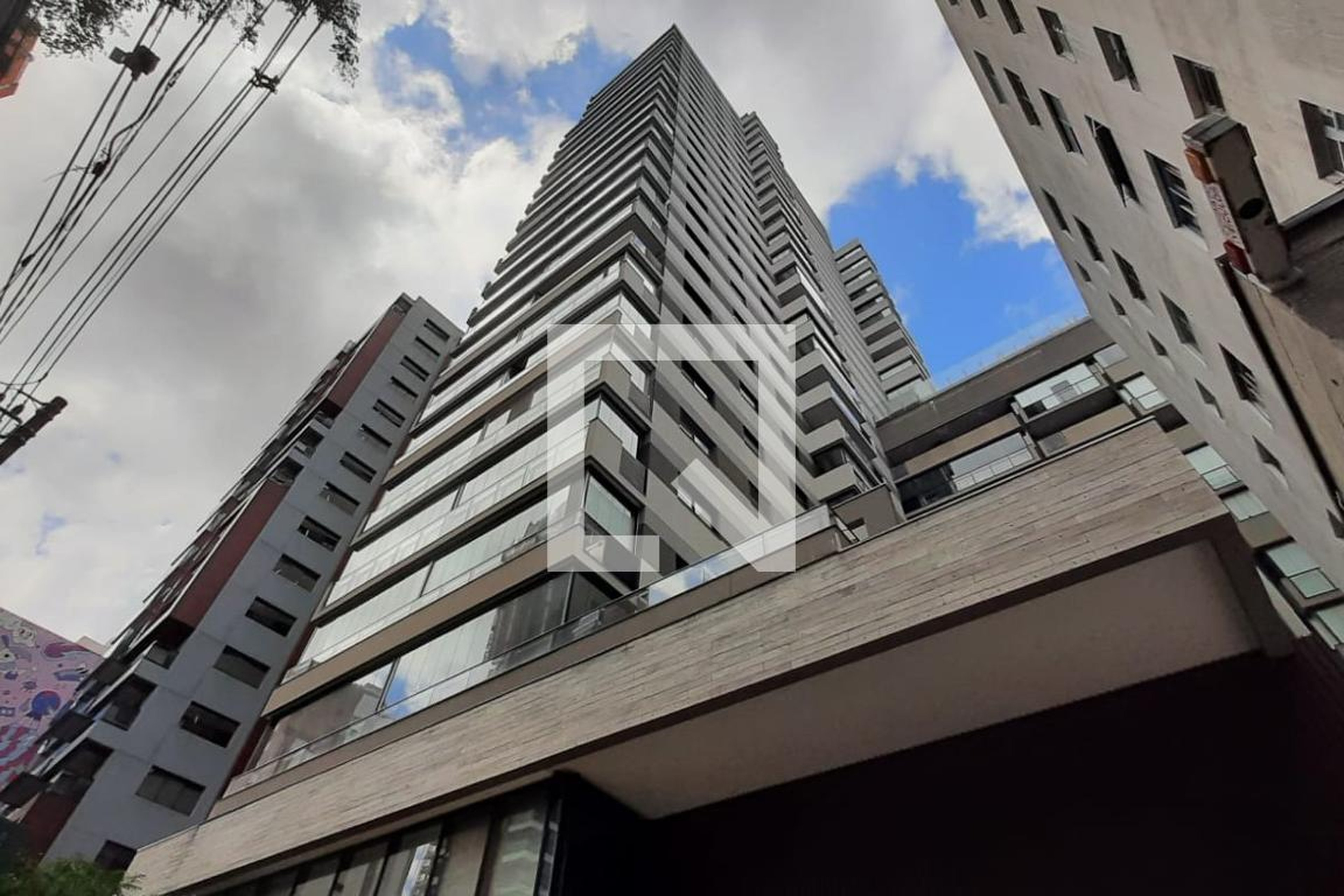 Fachada Condomínio em Rua Capote Valente, 50