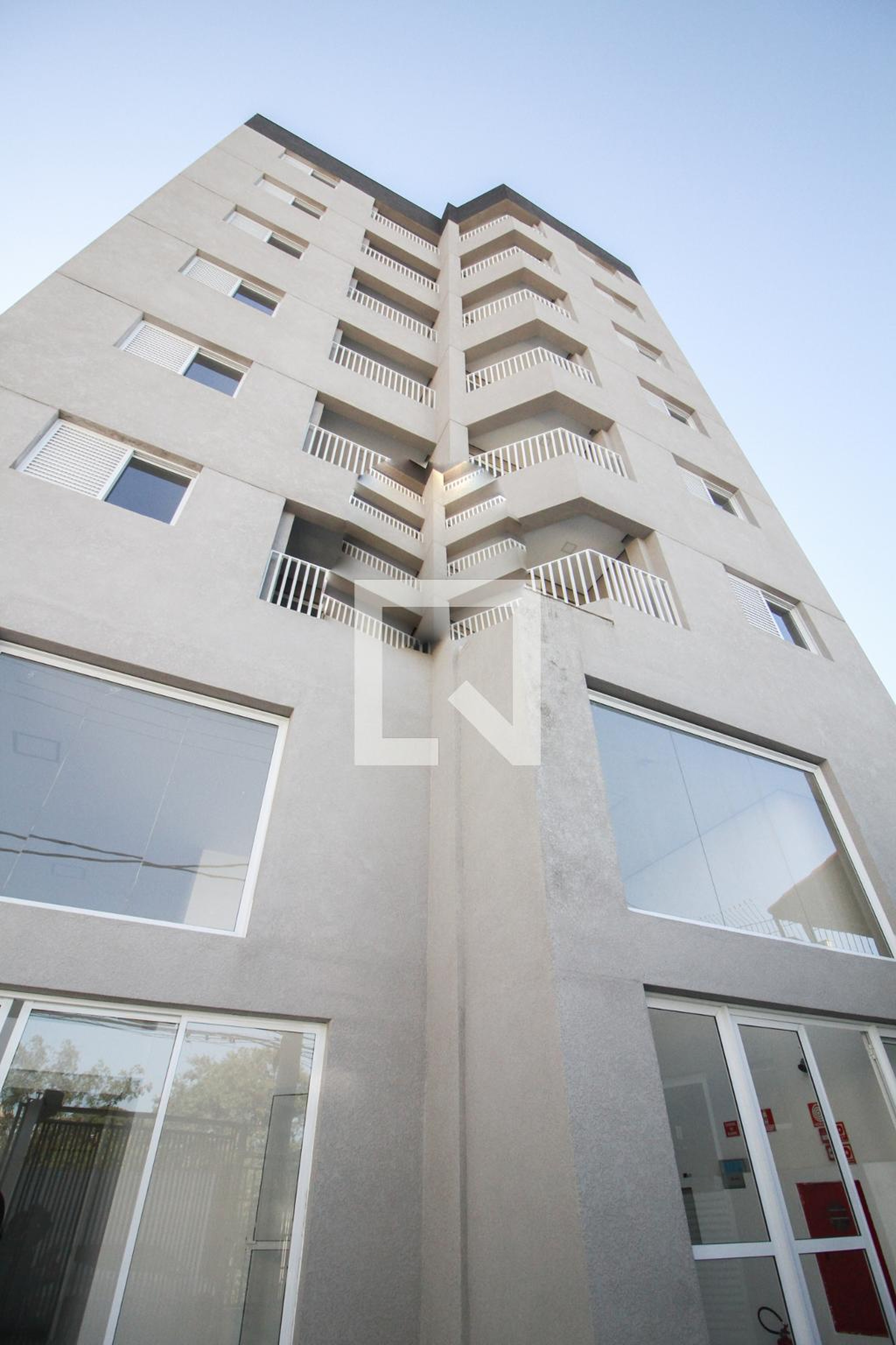 Fachada Condomínio em Rua Tanque Velho, 1098