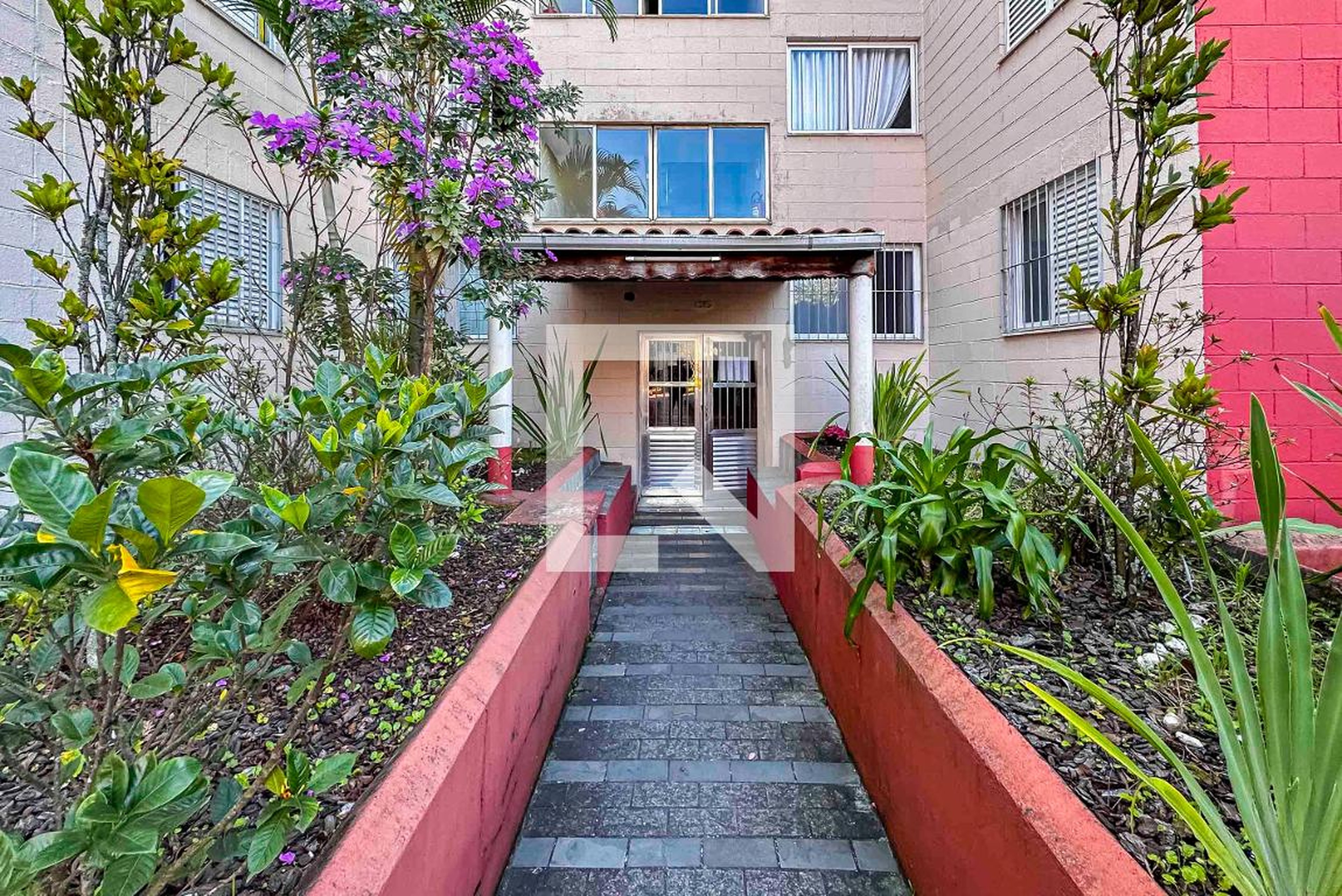 Entrada Condomínio em Rua Doutor Nelo Rosate, 85