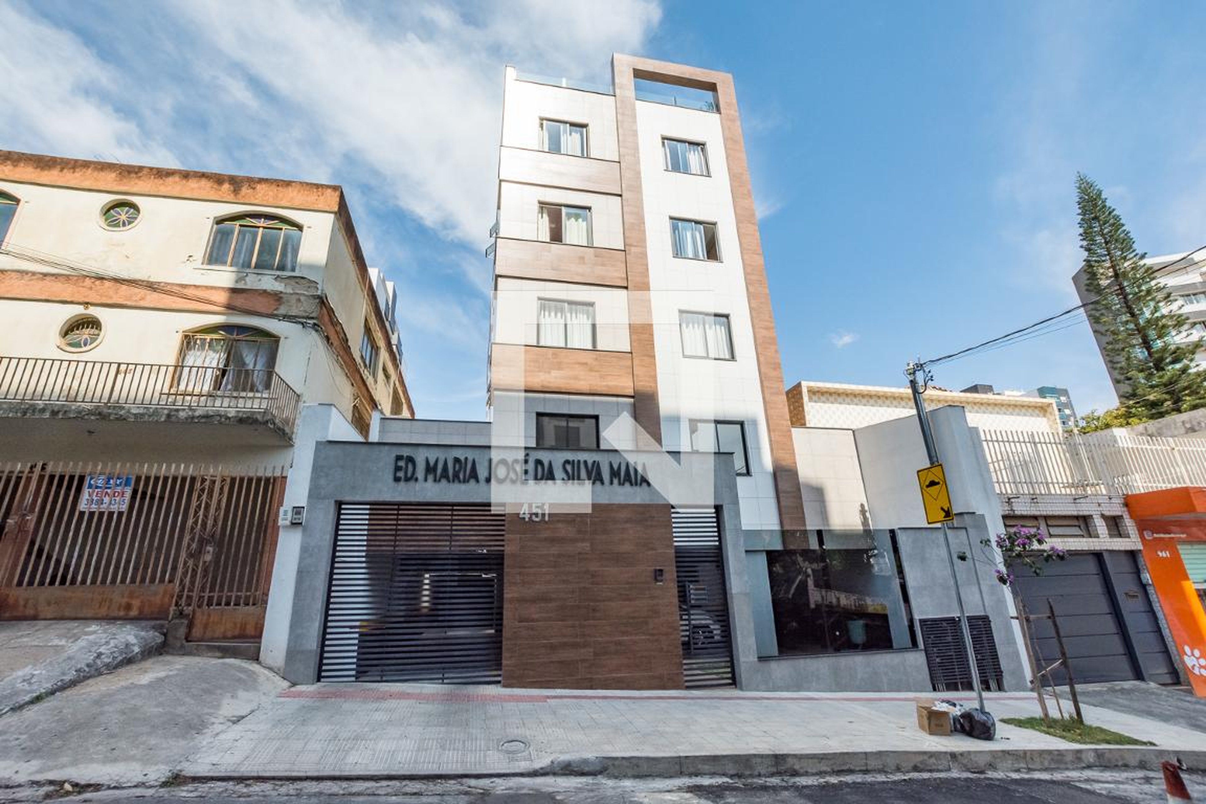 Fachada Condomínio em Rua Benjamin Dias, 451