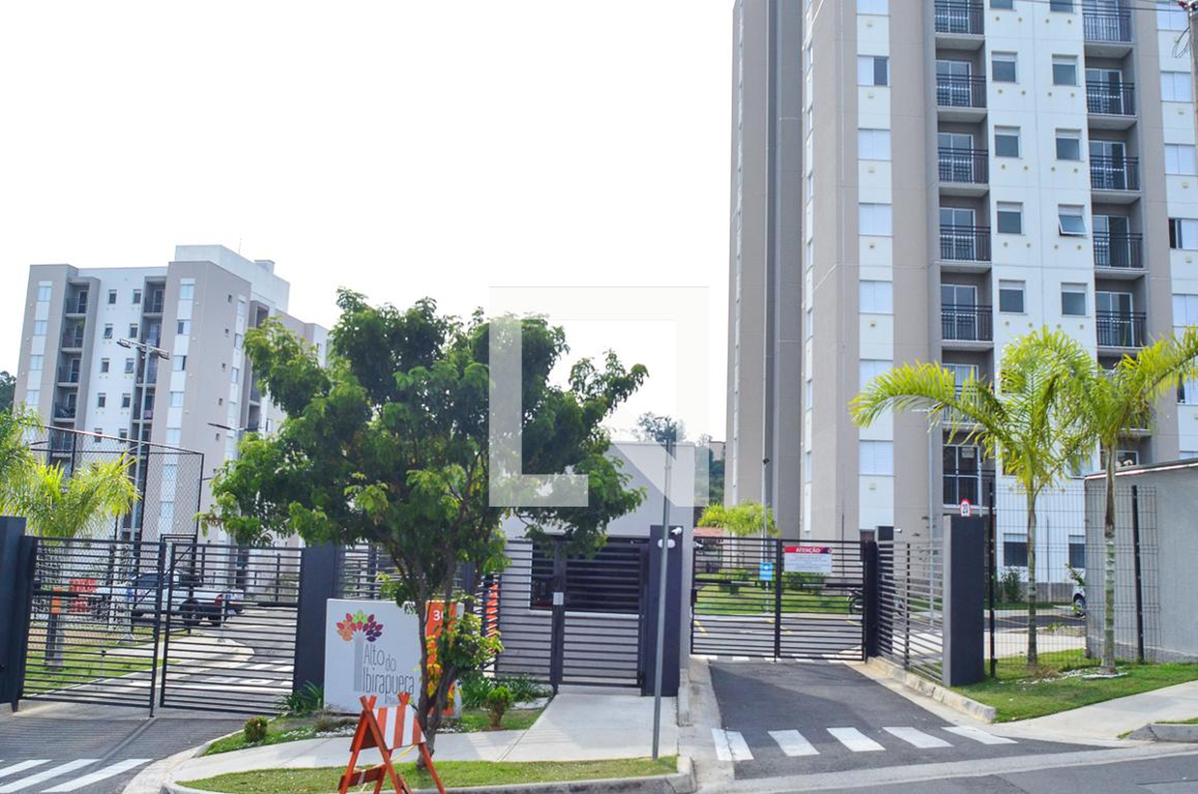 Fachada Condomínio em Rua Arnaldo Romero, 30