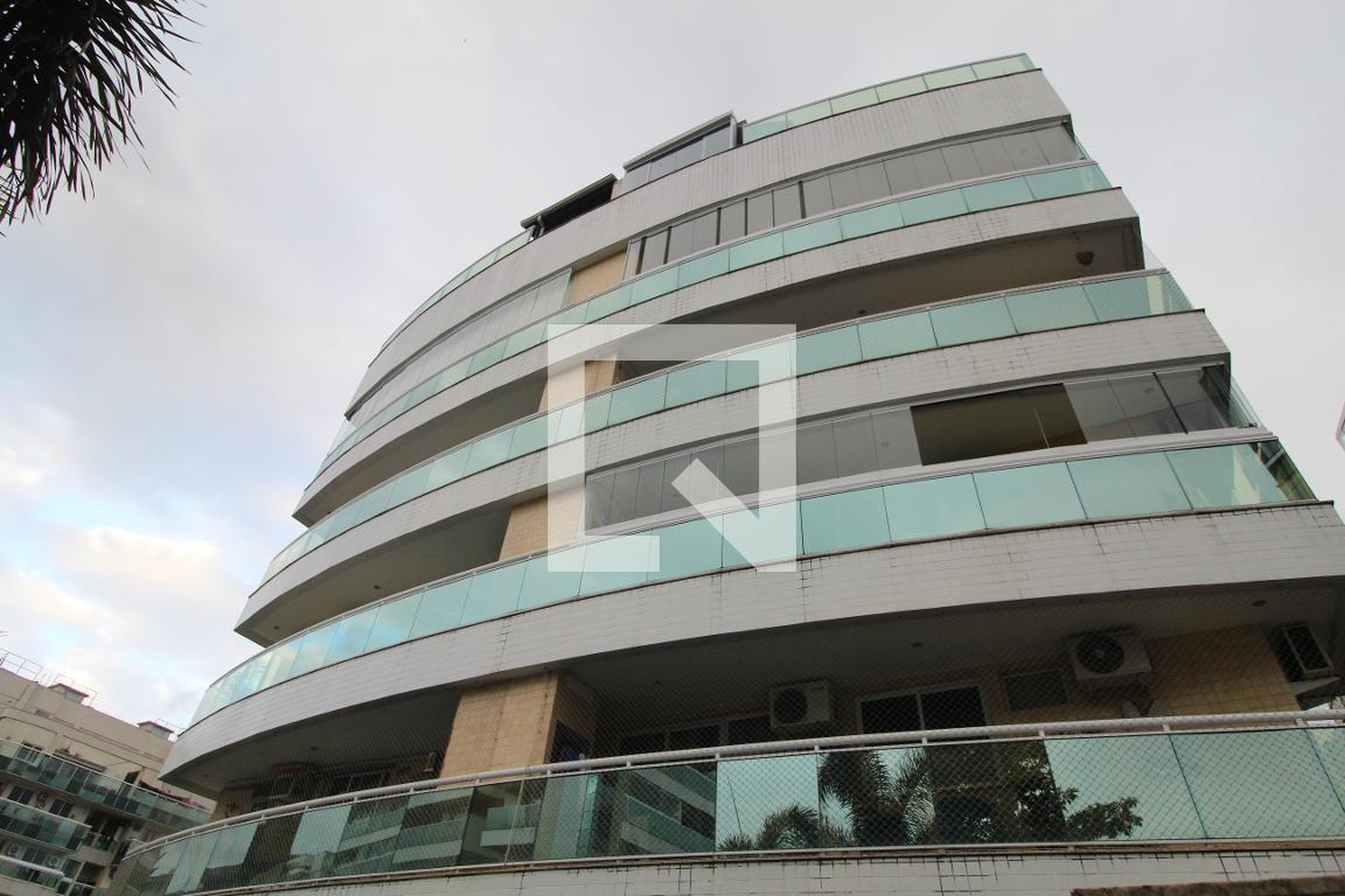 Fachada Condomínio em Estrada do Pau-Ferro, 1613