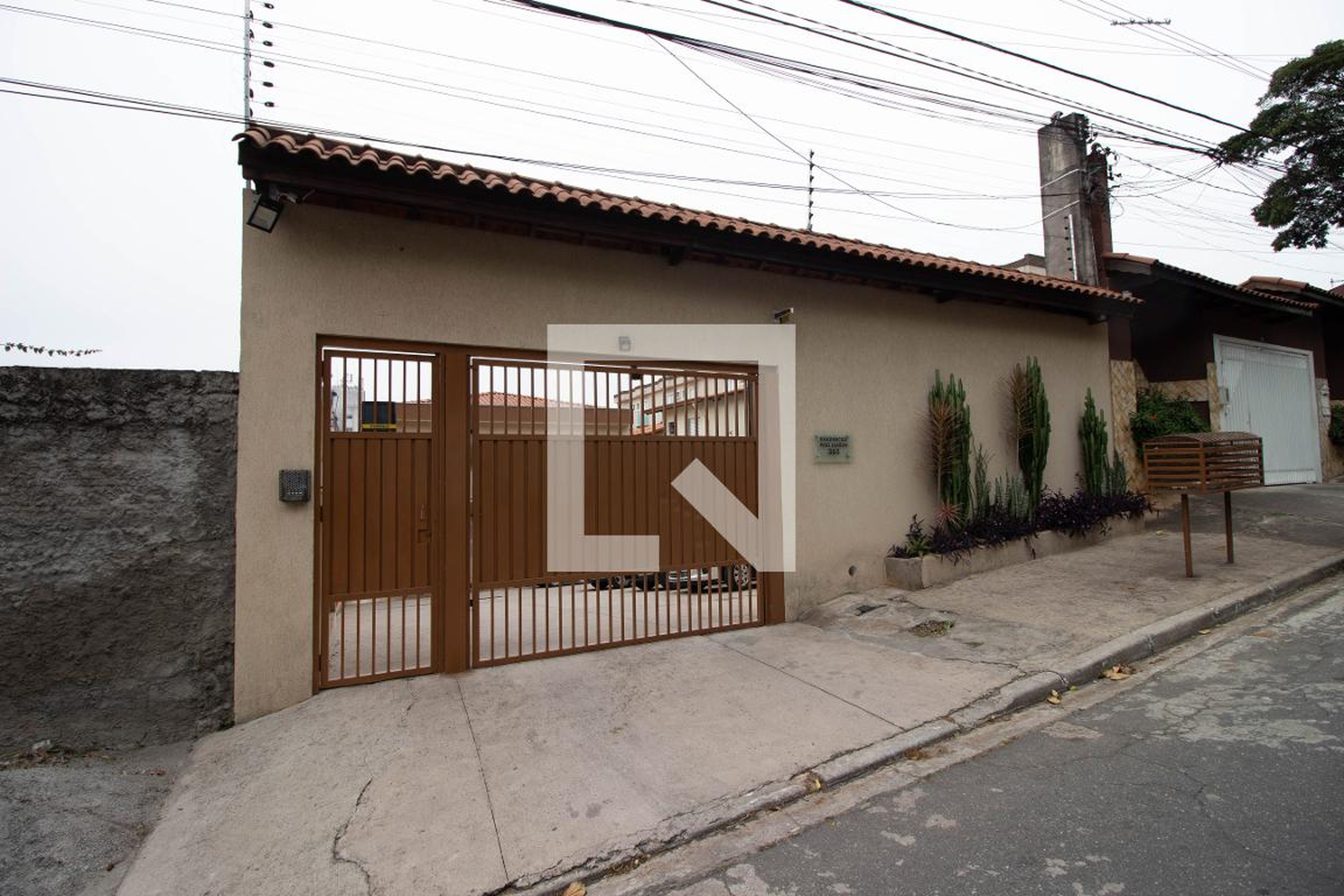 Fachada Condomínio em Rua Paes Landin, 365