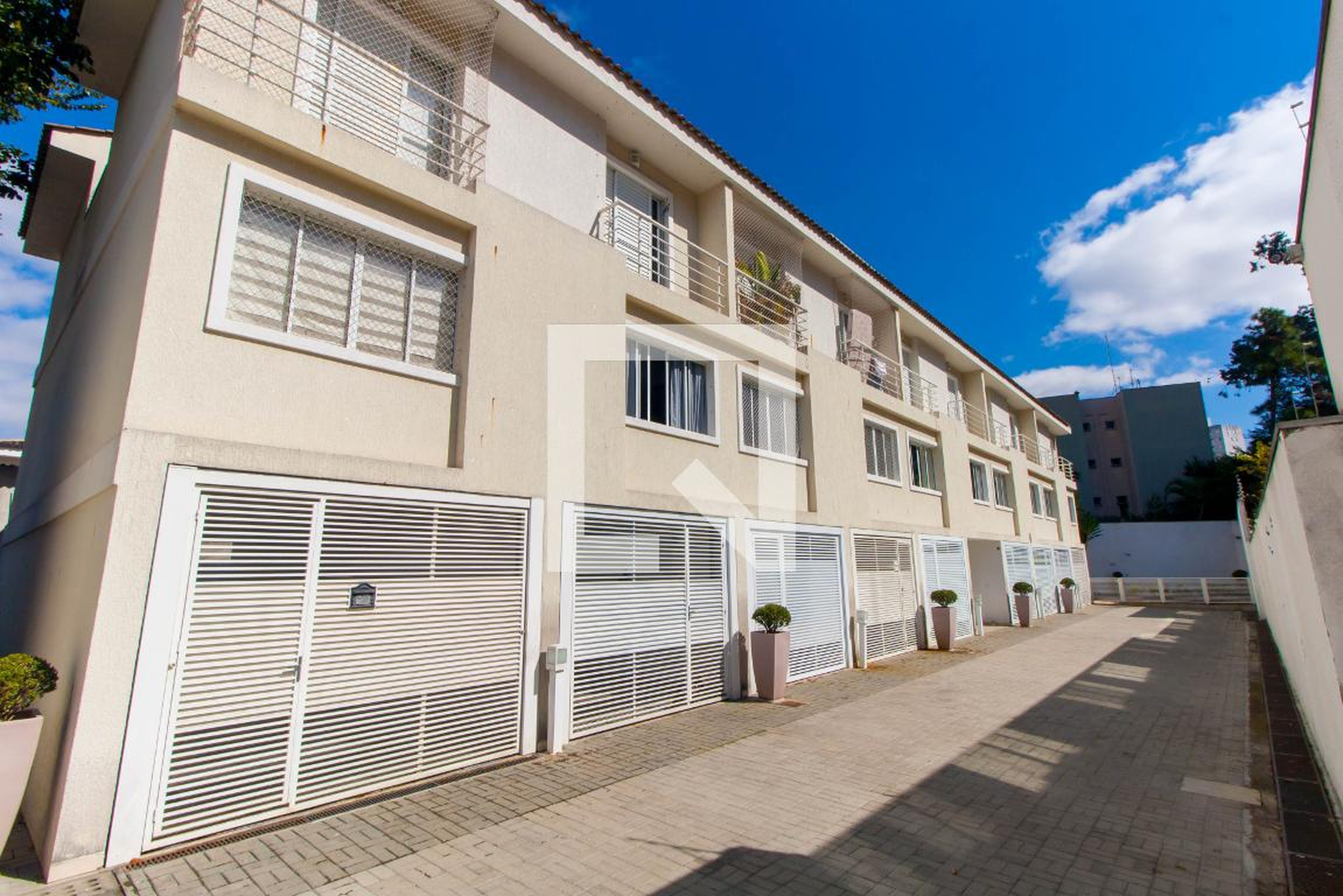 Condomínio - Residencial Village Vila Bela