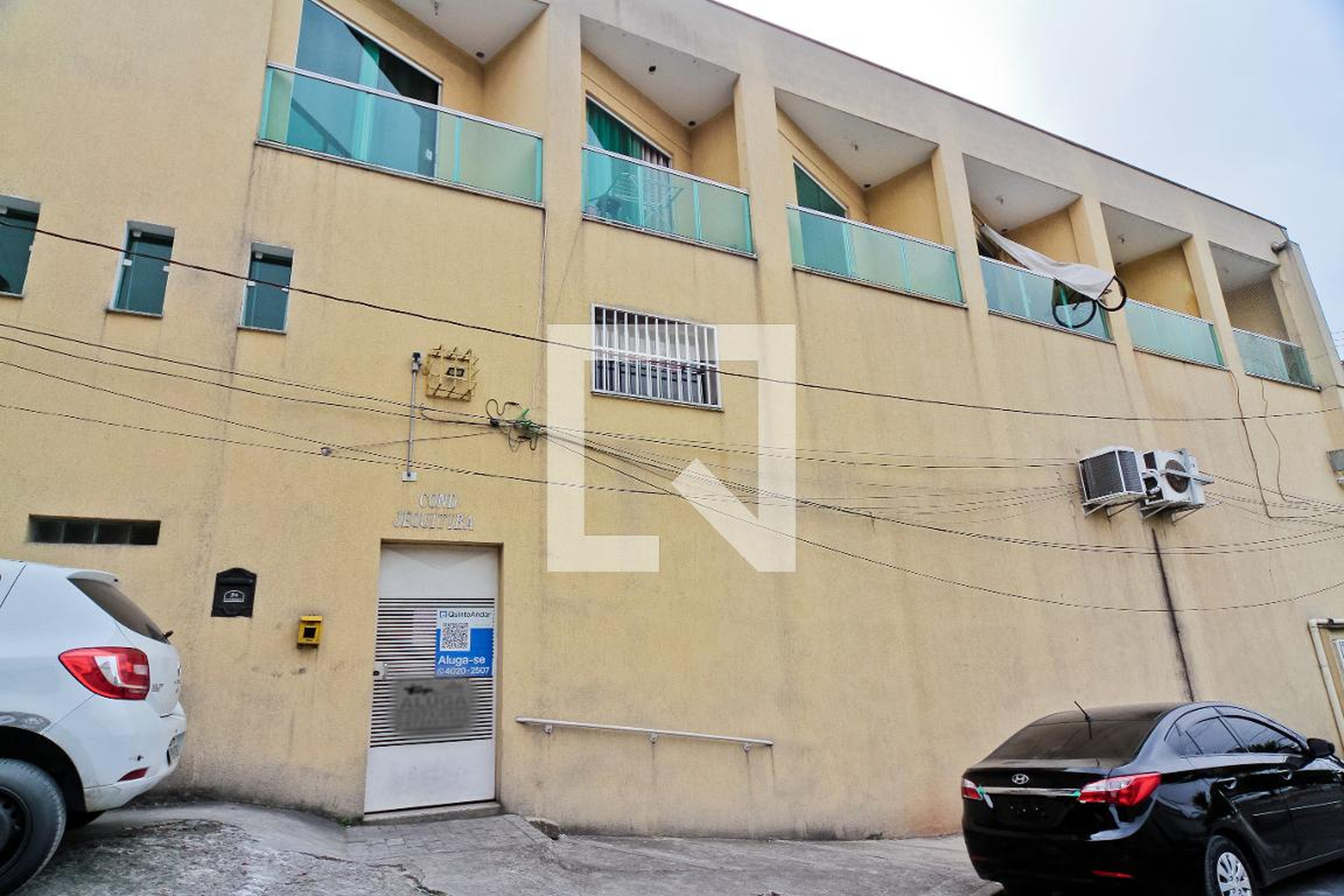 Fachada Condomínio em Rua Cecília Calovini, 28