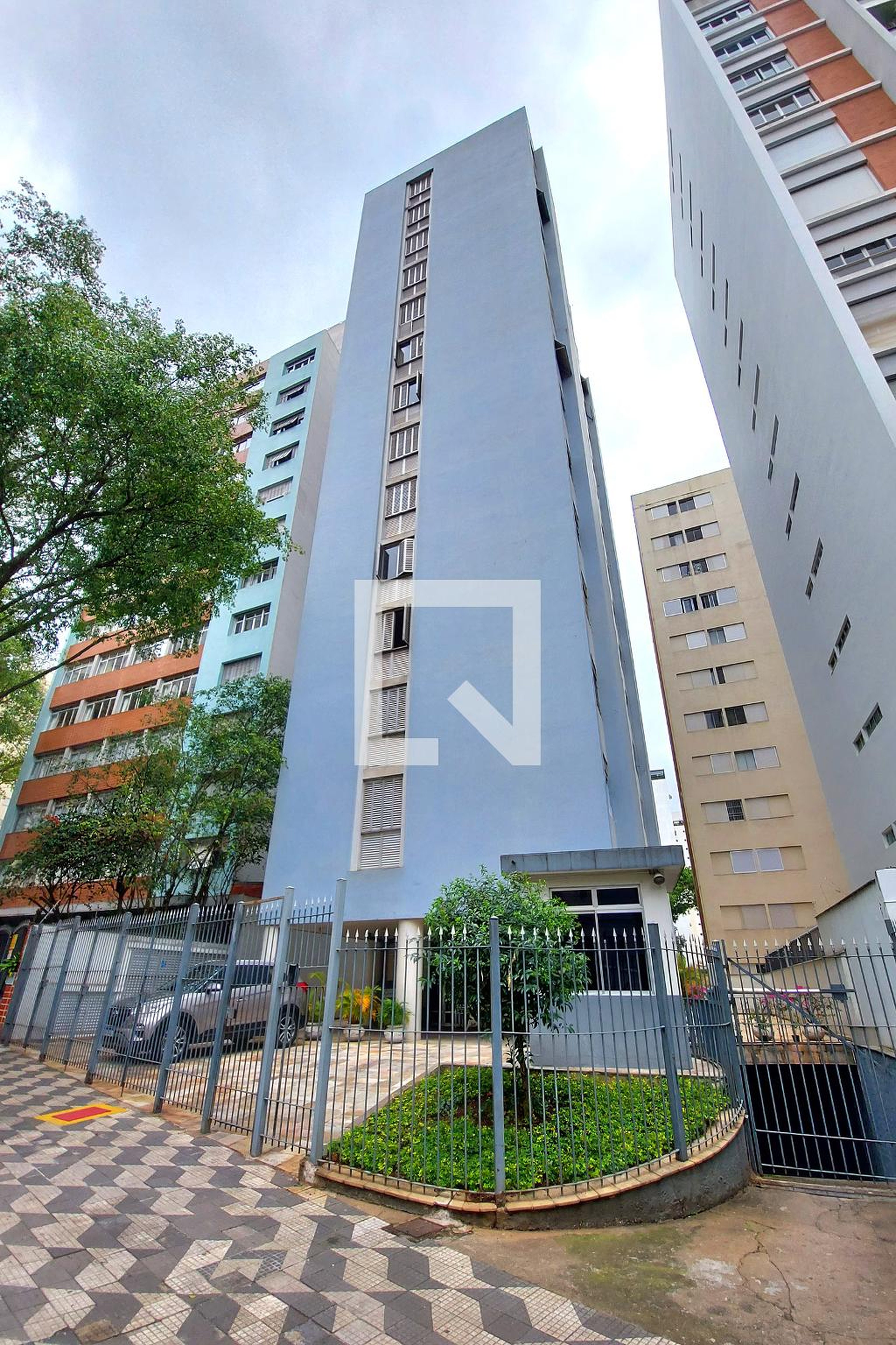 Fachada Condomínio em Avenida Rouxinol, 322