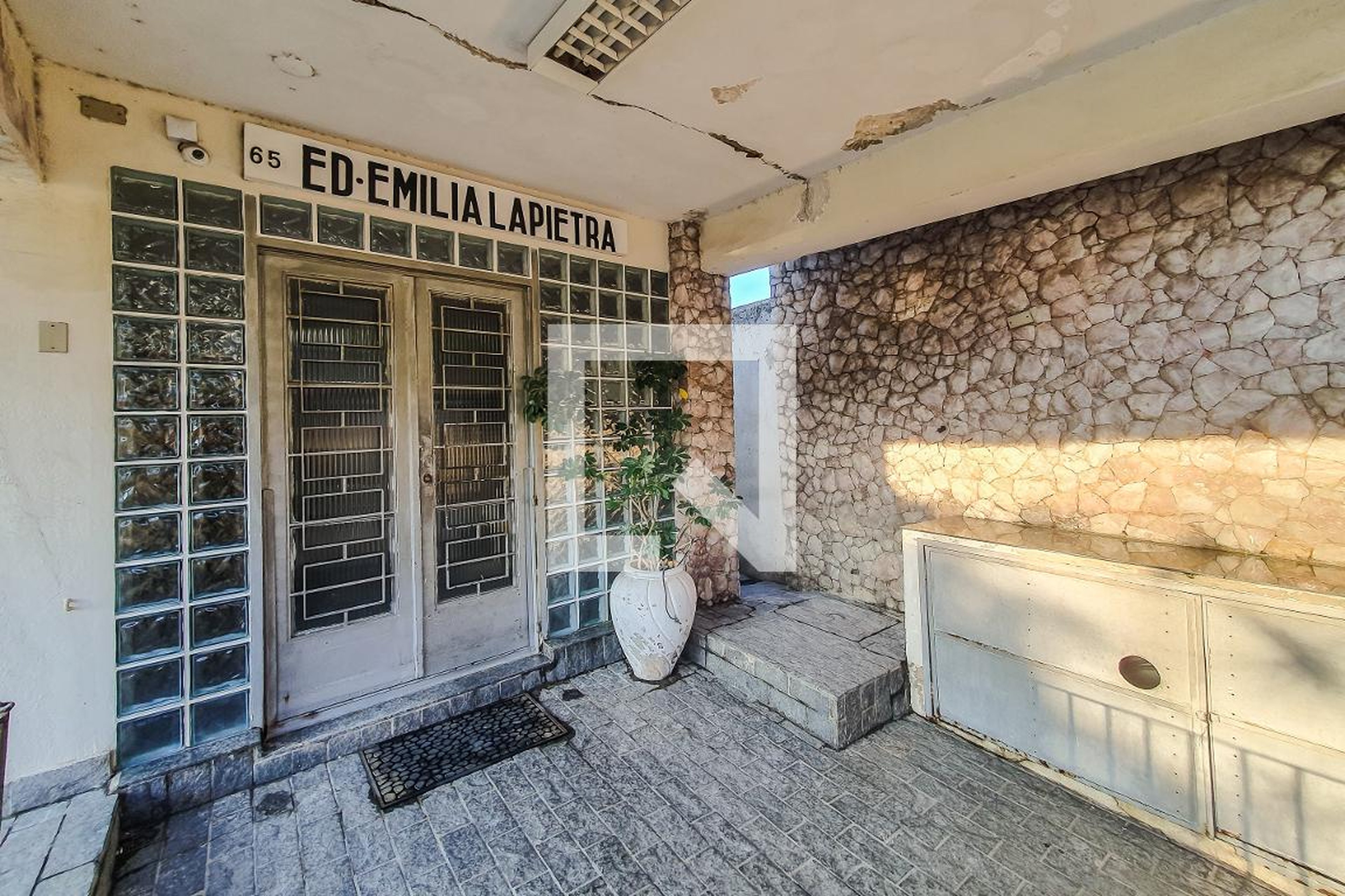 Hall de entrada - Emilia Lapietra