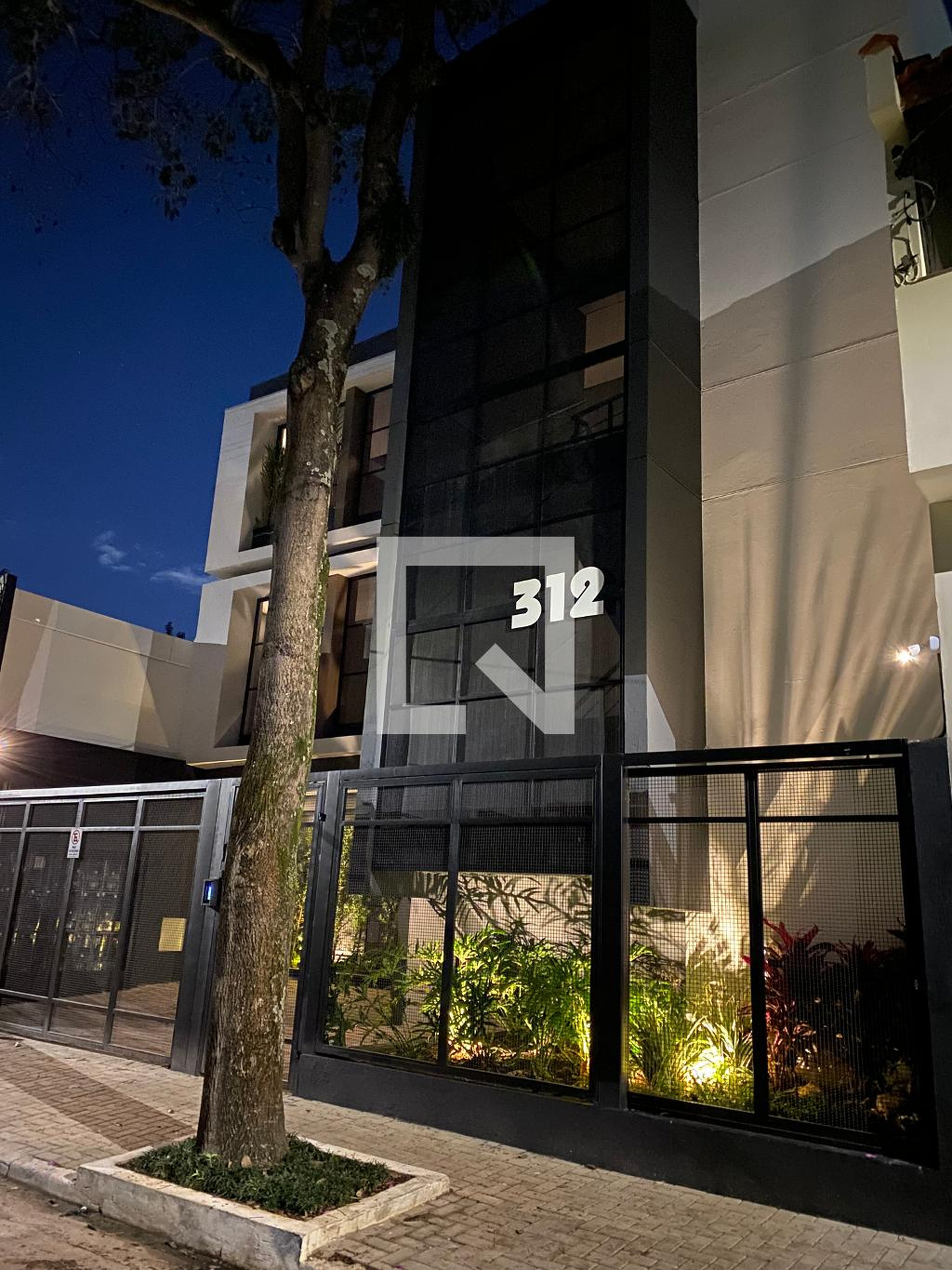 Fachada Condomínio em Rua Paraibuna, 23