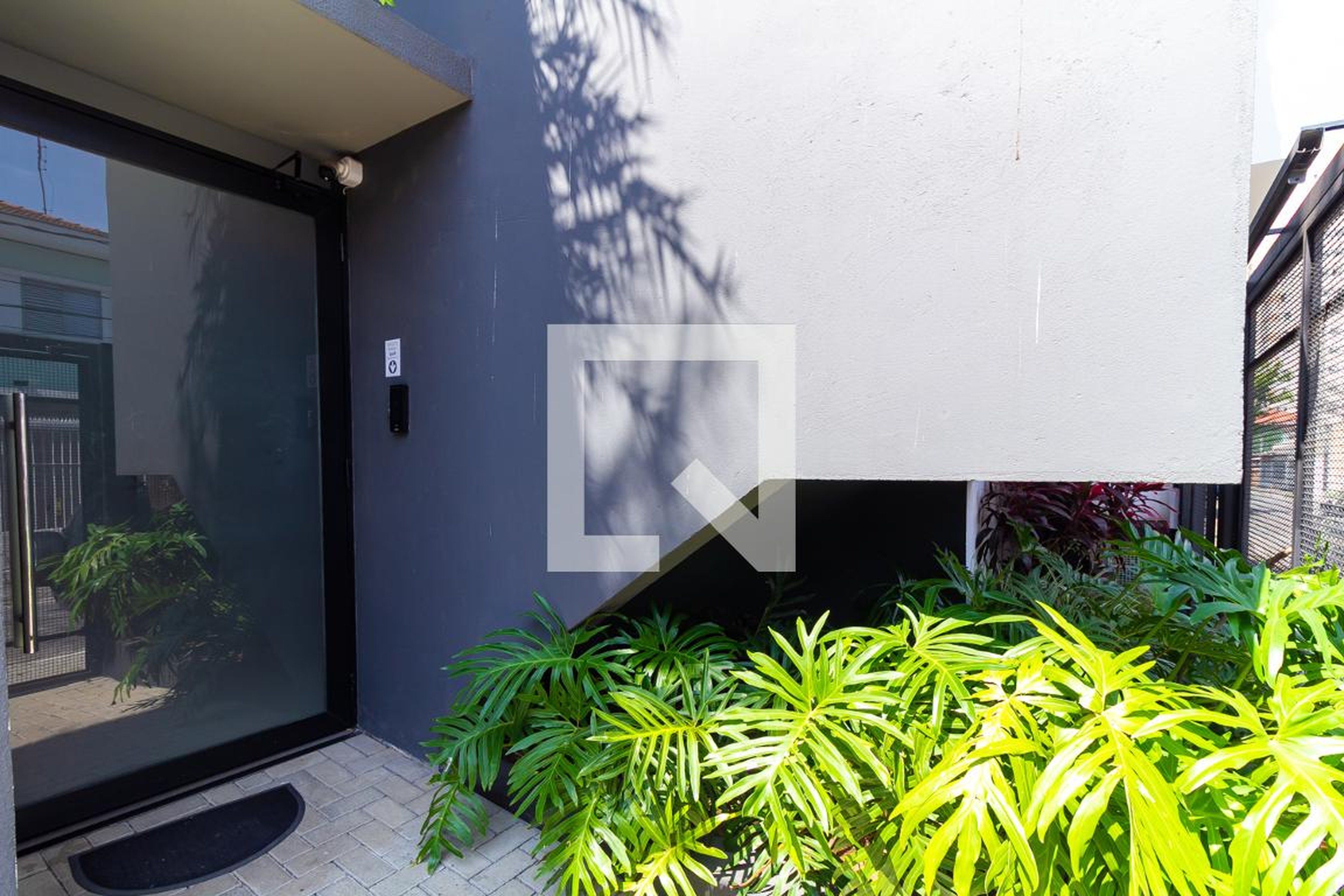 Entrada Condomínio em Rua Paraíbuna, 24