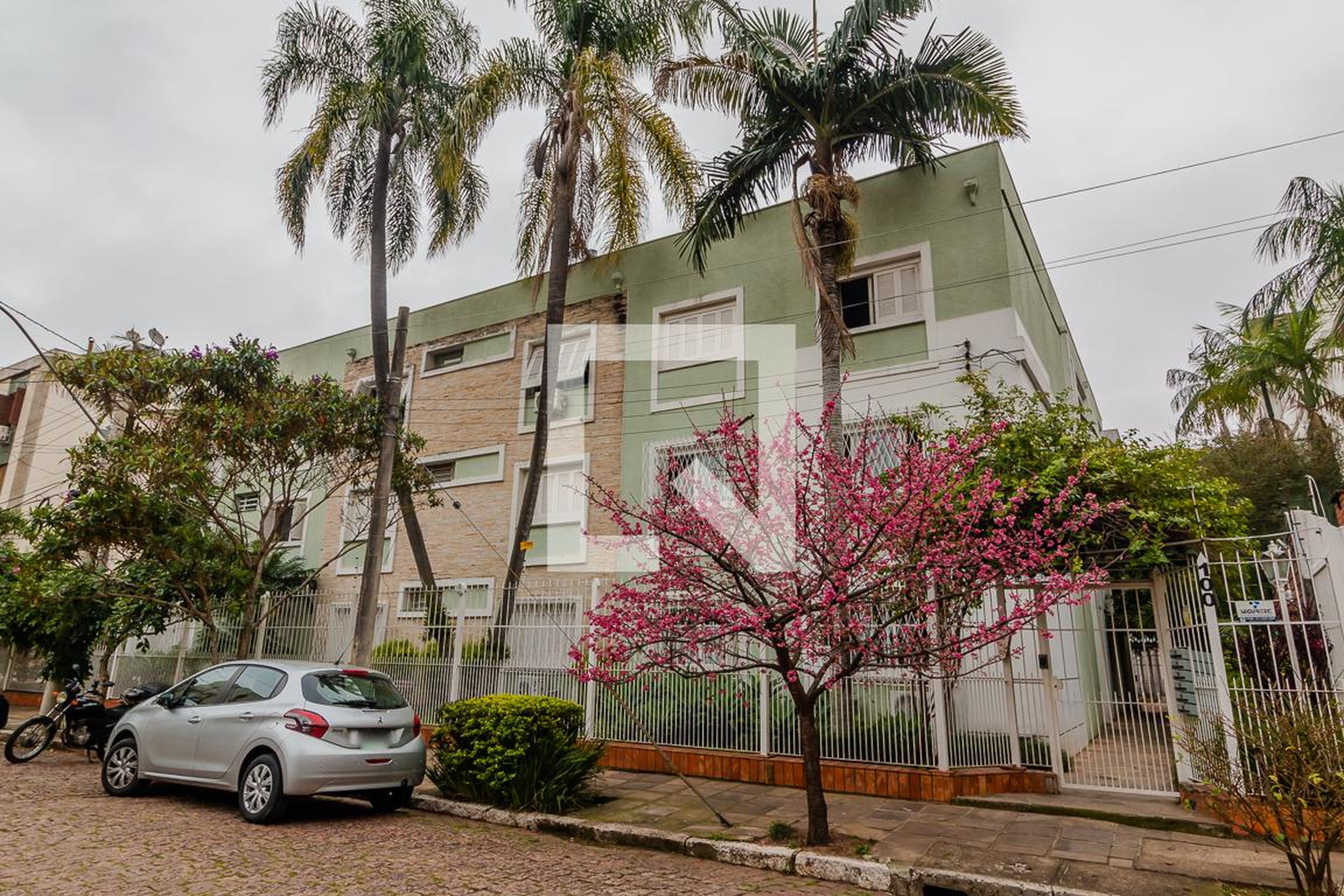 Fachada Condomínio em Rua Gumercindo Saraíva, 100