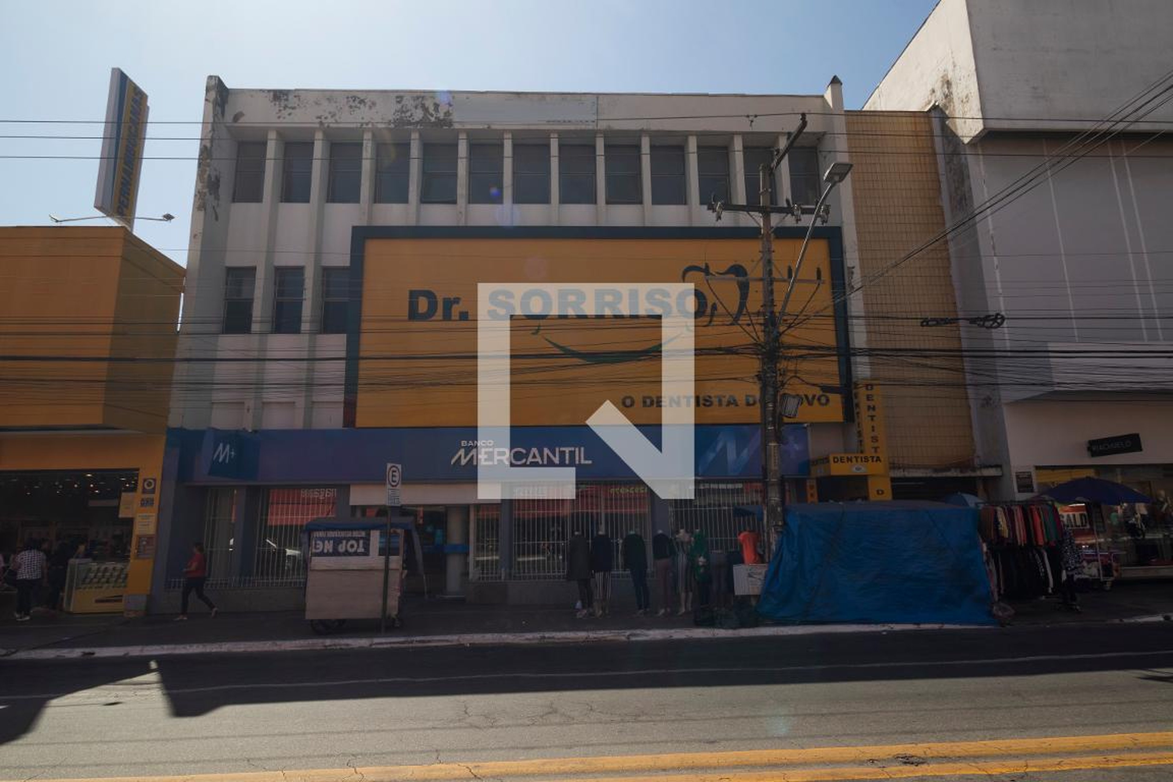 Fachada Condomínio em Avenida 24 de Outubro, 1610