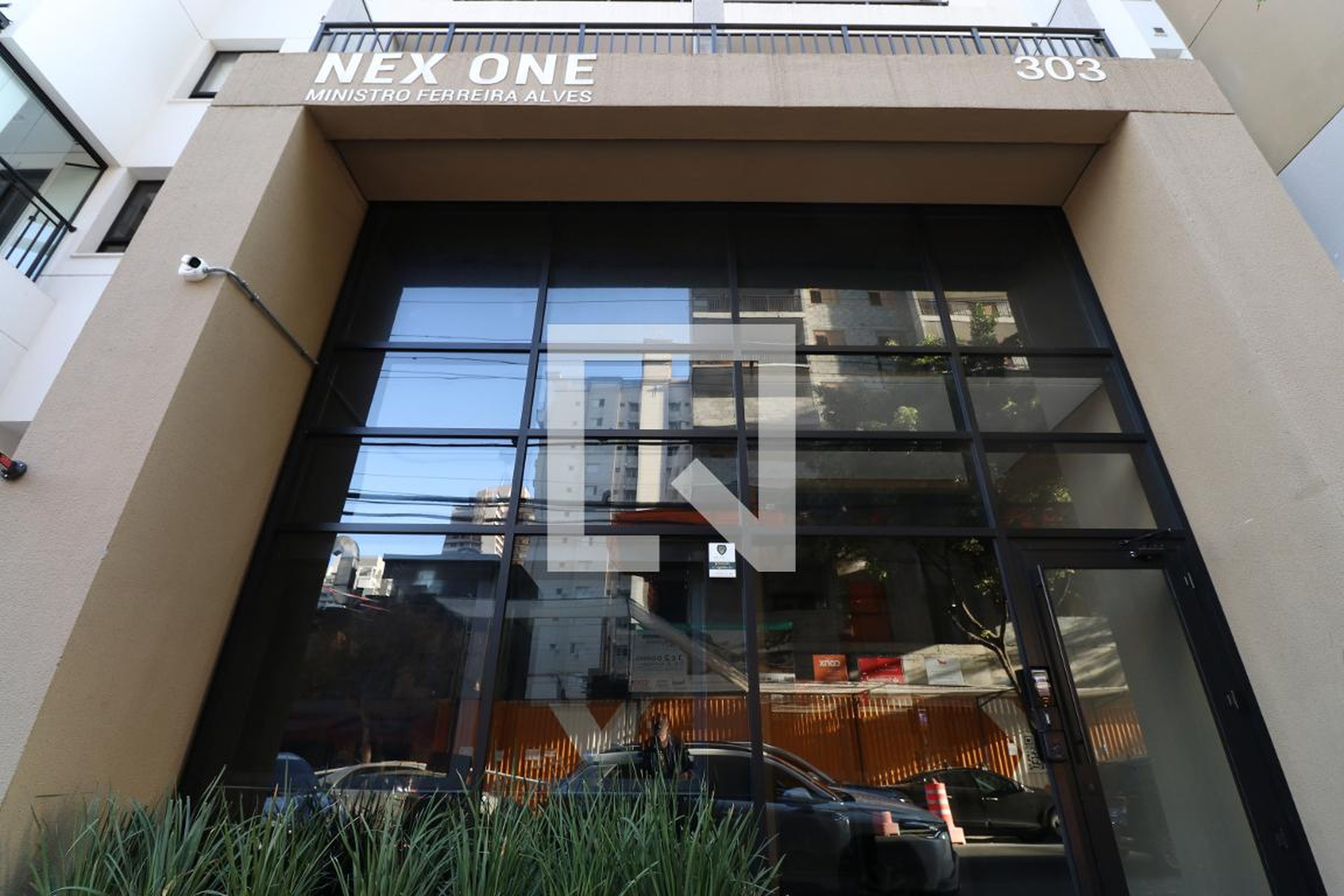 Fachada Condomínio em Rua Ministro Ferreira Alves, 1313