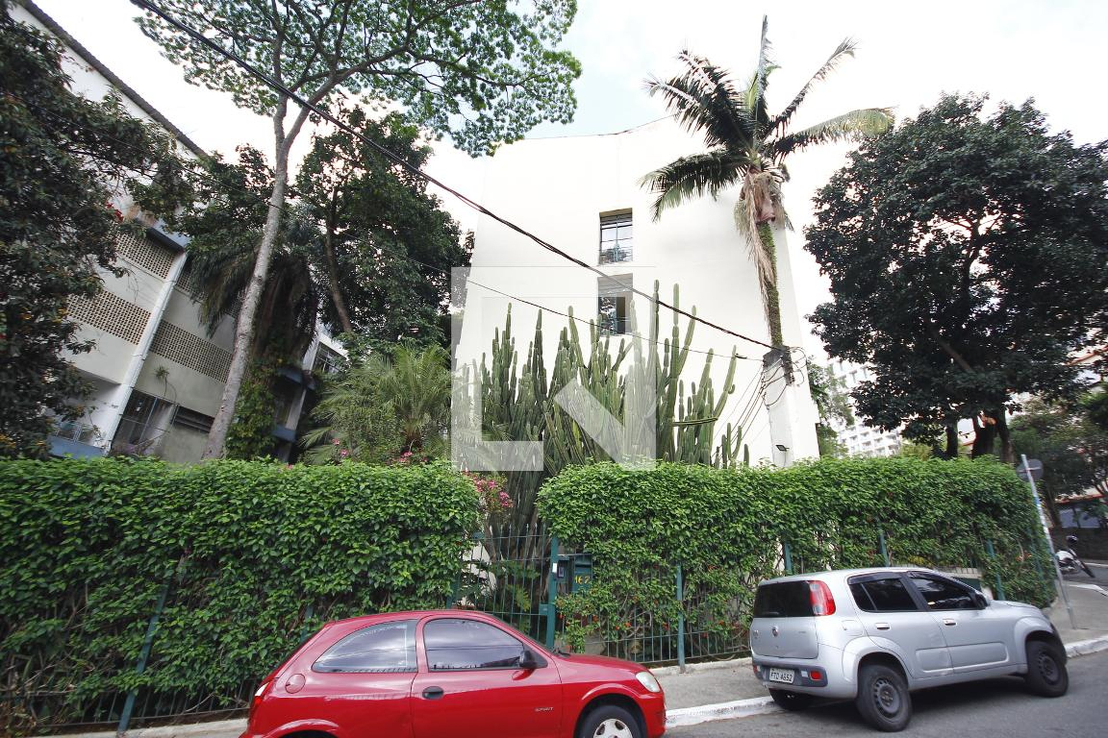 Fachada Condomínio em Rua Doutor José de Queirós Aranha, 165