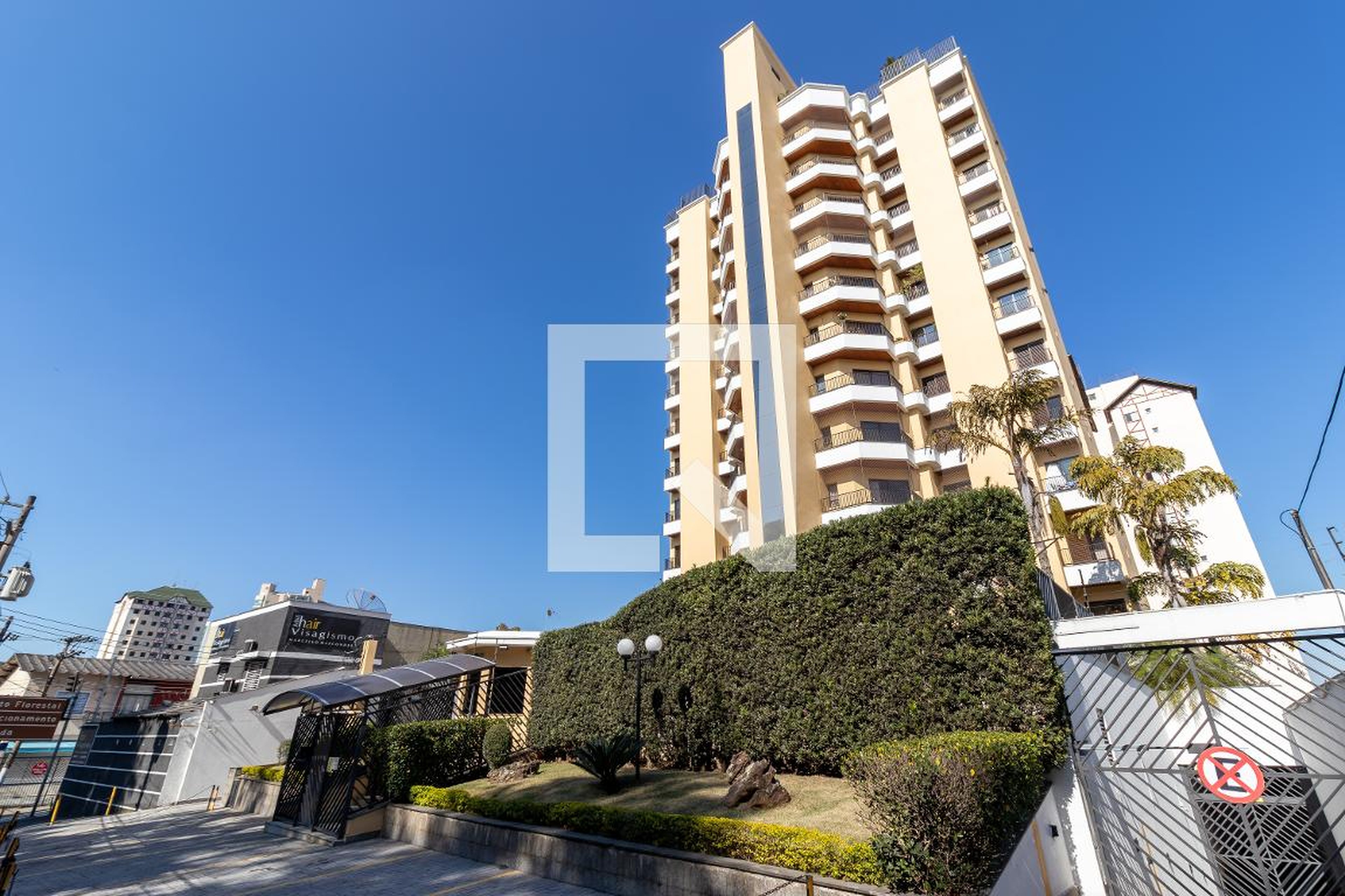 Fachada do Condomínio Edifício Maison Tayar