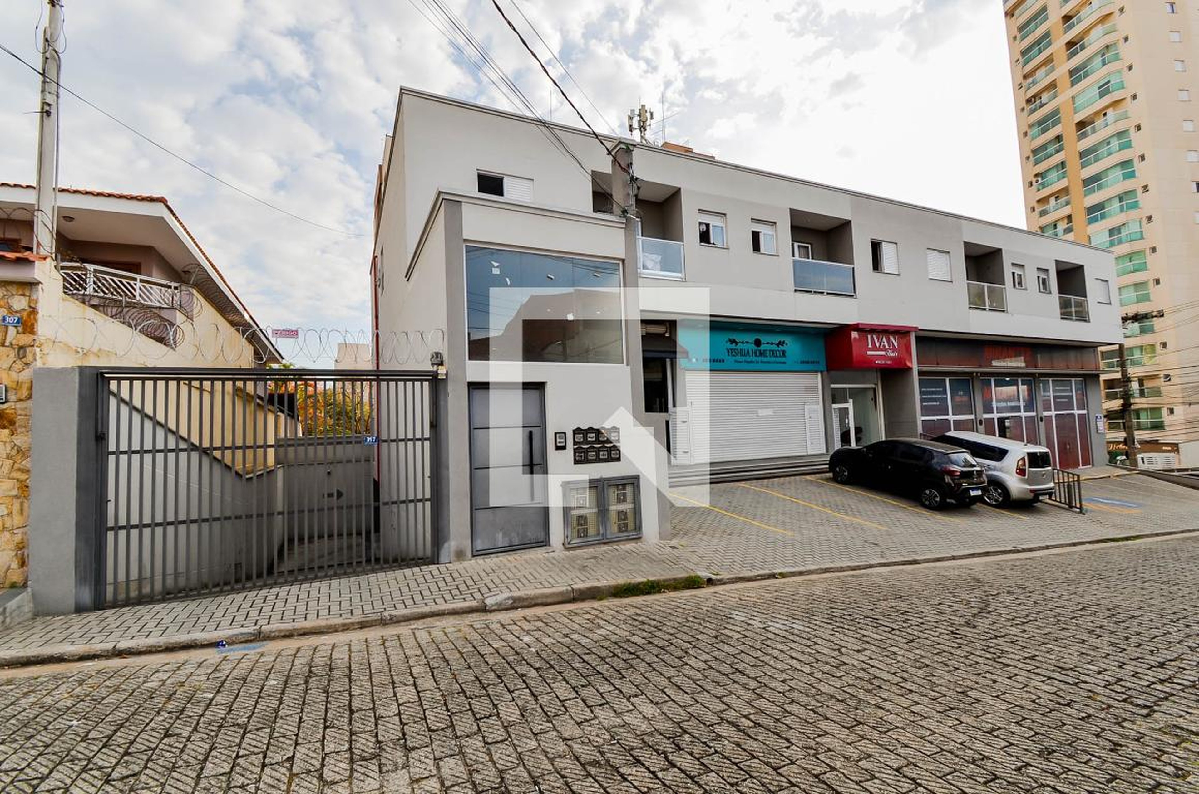 Fachada do Prédio Condomínio em Rua Lalau Rabêlo, 317