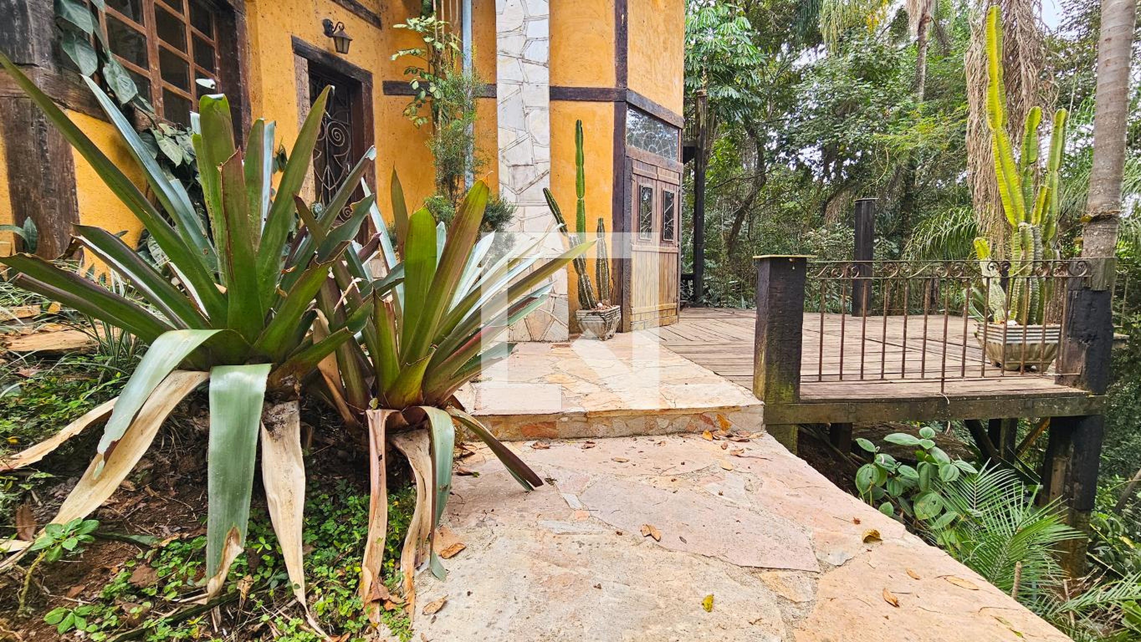 Hall de entrada Condomínio Jardins de Petropolis